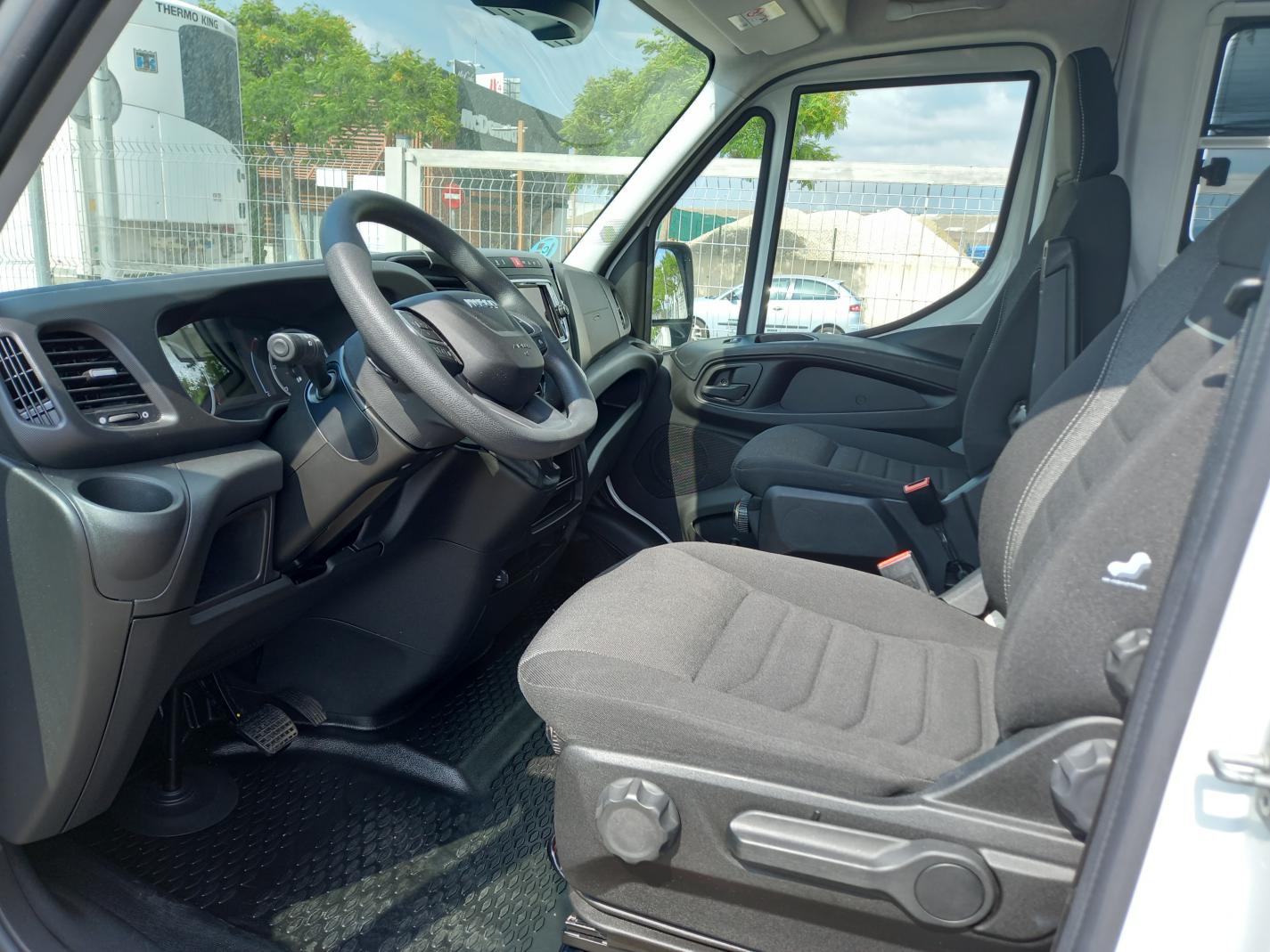 iveco daily camper camper 2.3 MJET 156CV HI MATIC 2022 blanco 18