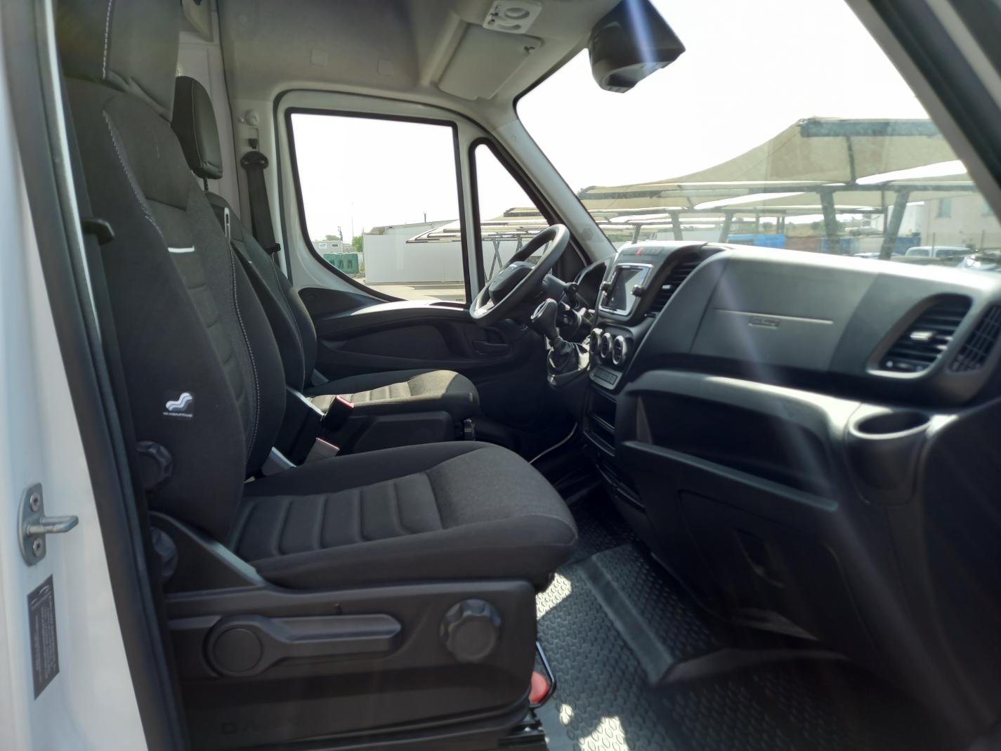 iveco daily camper camper 2.3 MJET 156CV HI MATIC 2022 blanco 19