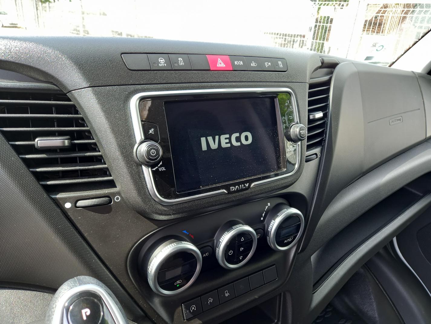 iveco daily camper camper 2.3 MJET 156CV HI MATIC 2022 blanco 21