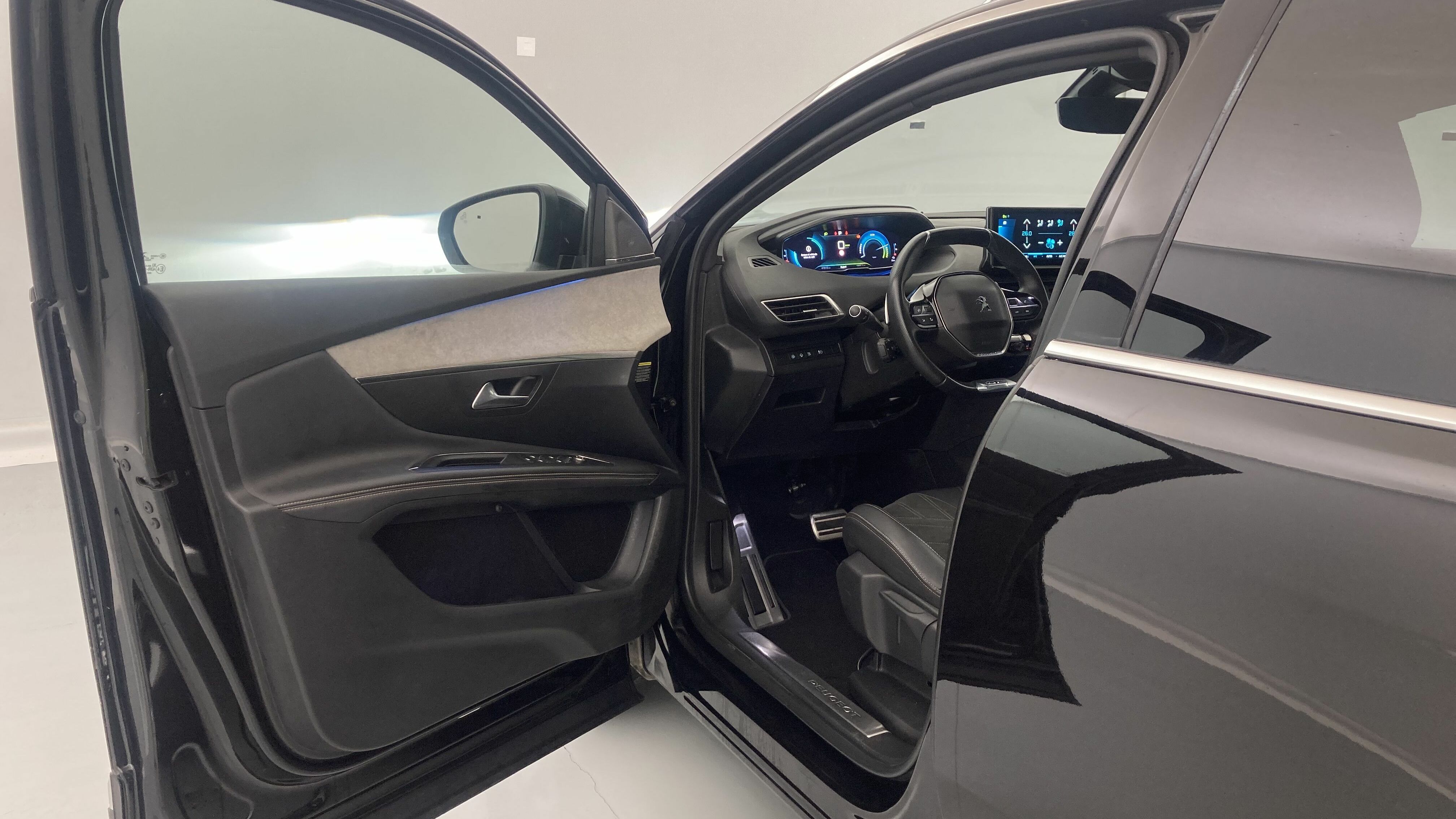 peugeot 3008 gt pack 1.6 HYBRID 300 EAT PHEV 2022 negro perla nera 12