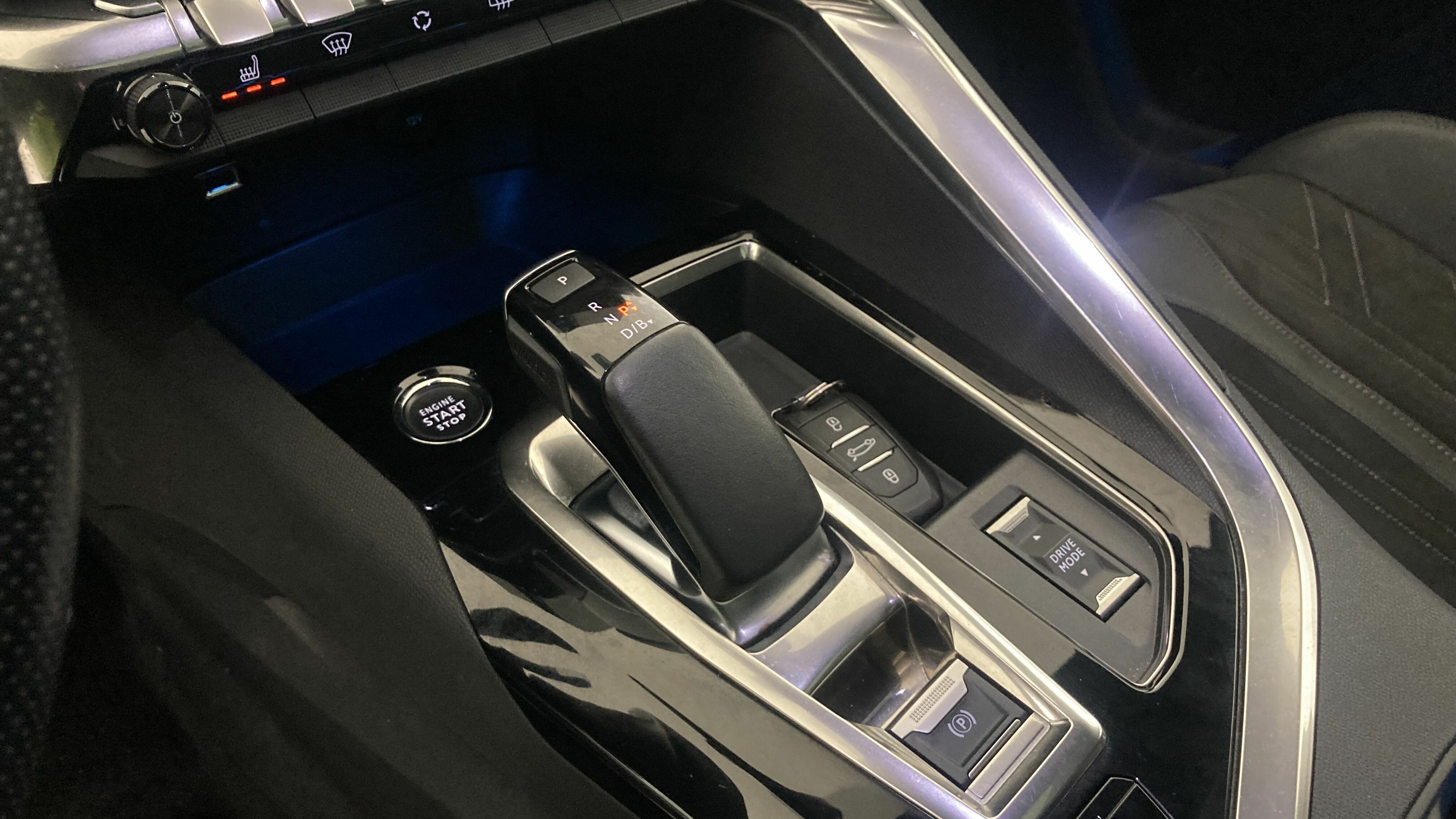 peugeot 3008 gt pack 1.6 HYBRID 300 EAT PHEV 2022 negro perla nera 19