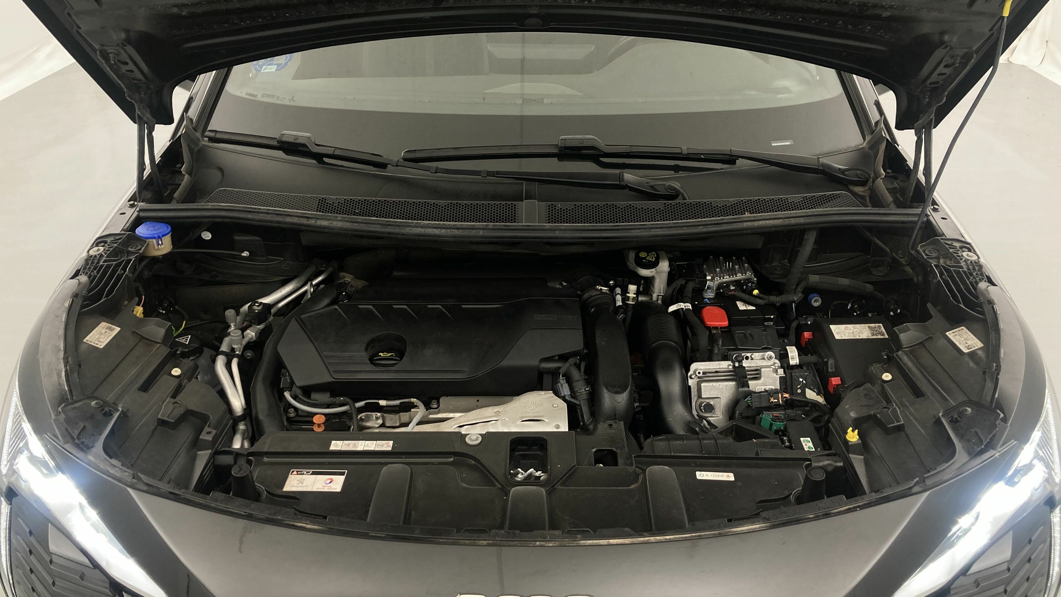 peugeot 3008 gt pack 1.6 HYBRID 300 EAT PHEV 2022 negro perla nera 24