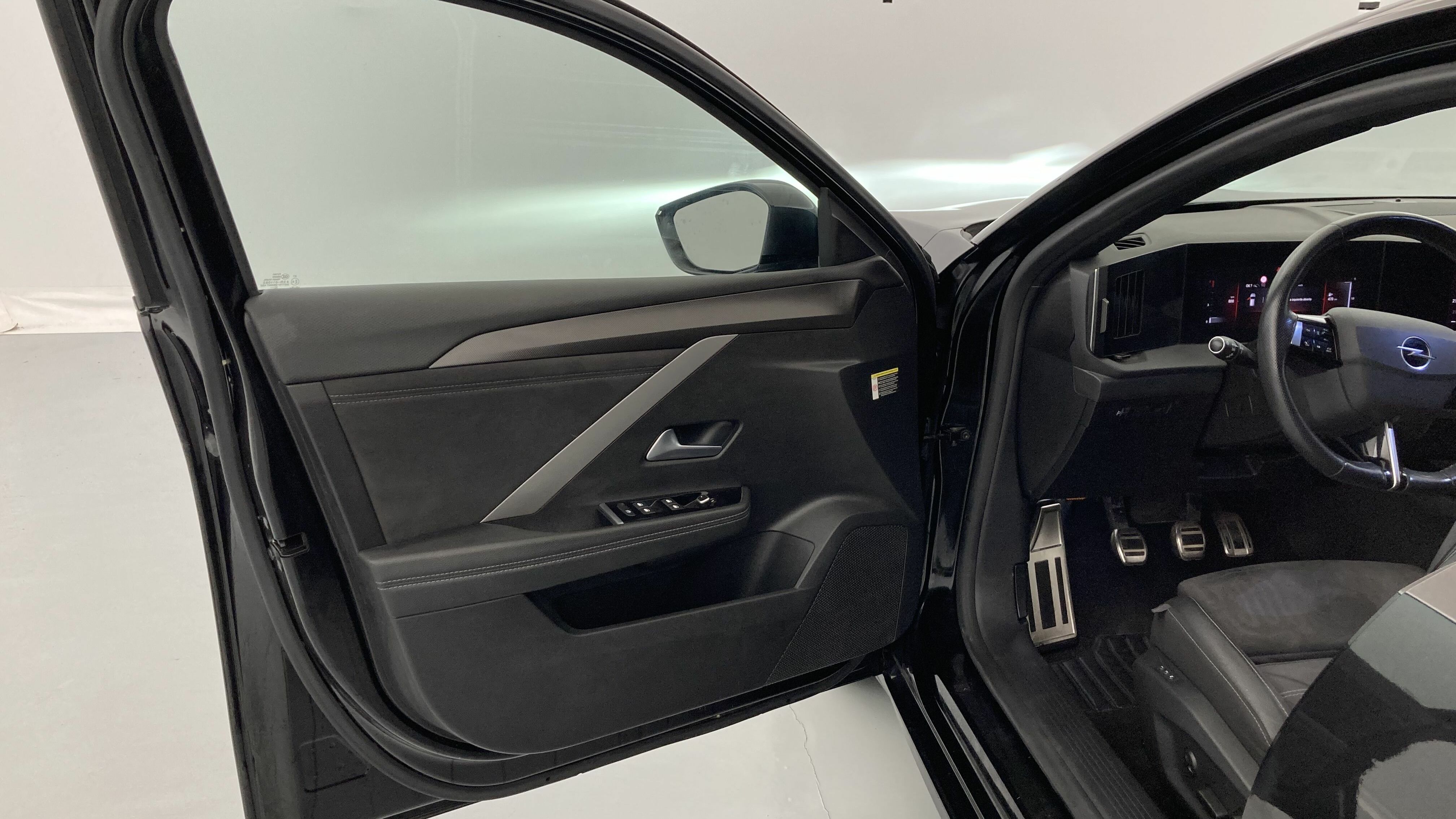 opel astra gs 1.2T 130 2023 karbon black 12