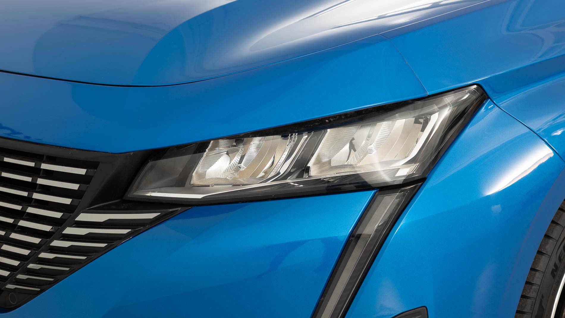 peugeot 308 allure 1.2 PURETECH 130 EAT 2023 azul vertigo 25