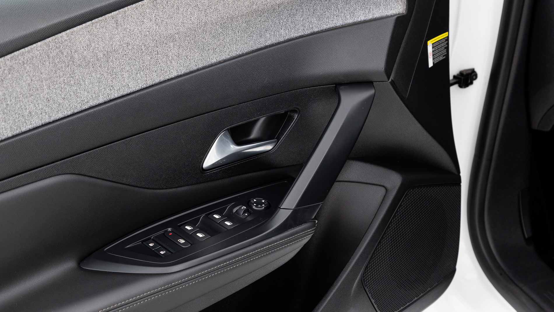 peugeot 308 allure 1.2 PURETECH 130 EAT 2023 blanco nacarado 22