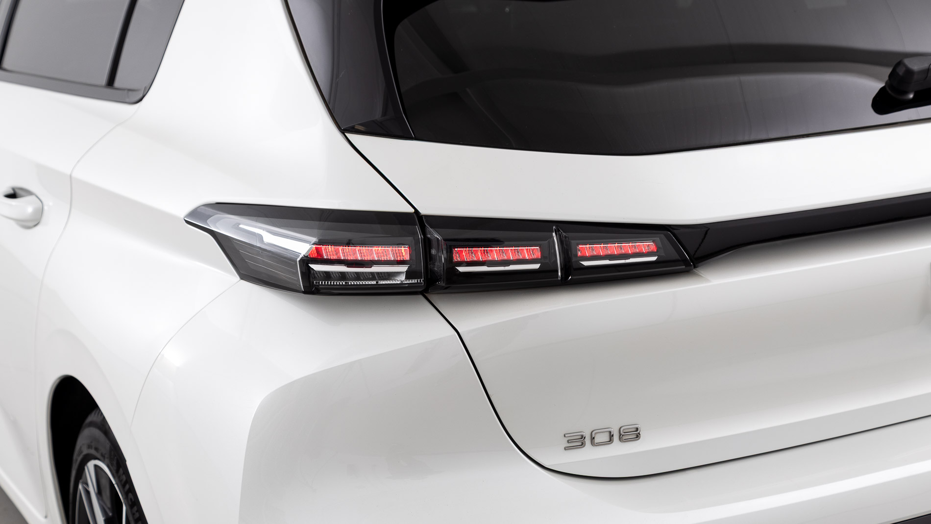 peugeot 308 allure 1.2 PURETECH 130 EAT 2023 blanco nacarado 30