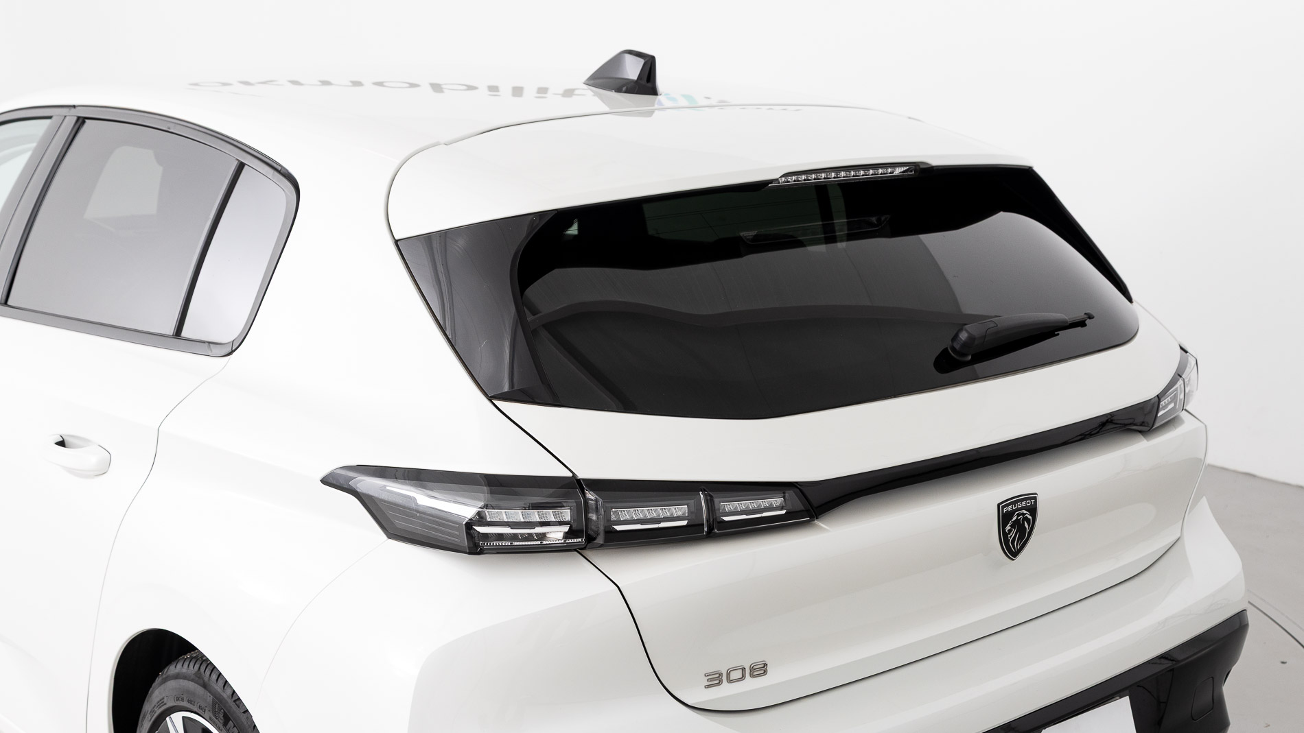 peugeot 308 allure 1.2 PURETECH 130 EAT 2023 blanco nacarado 35