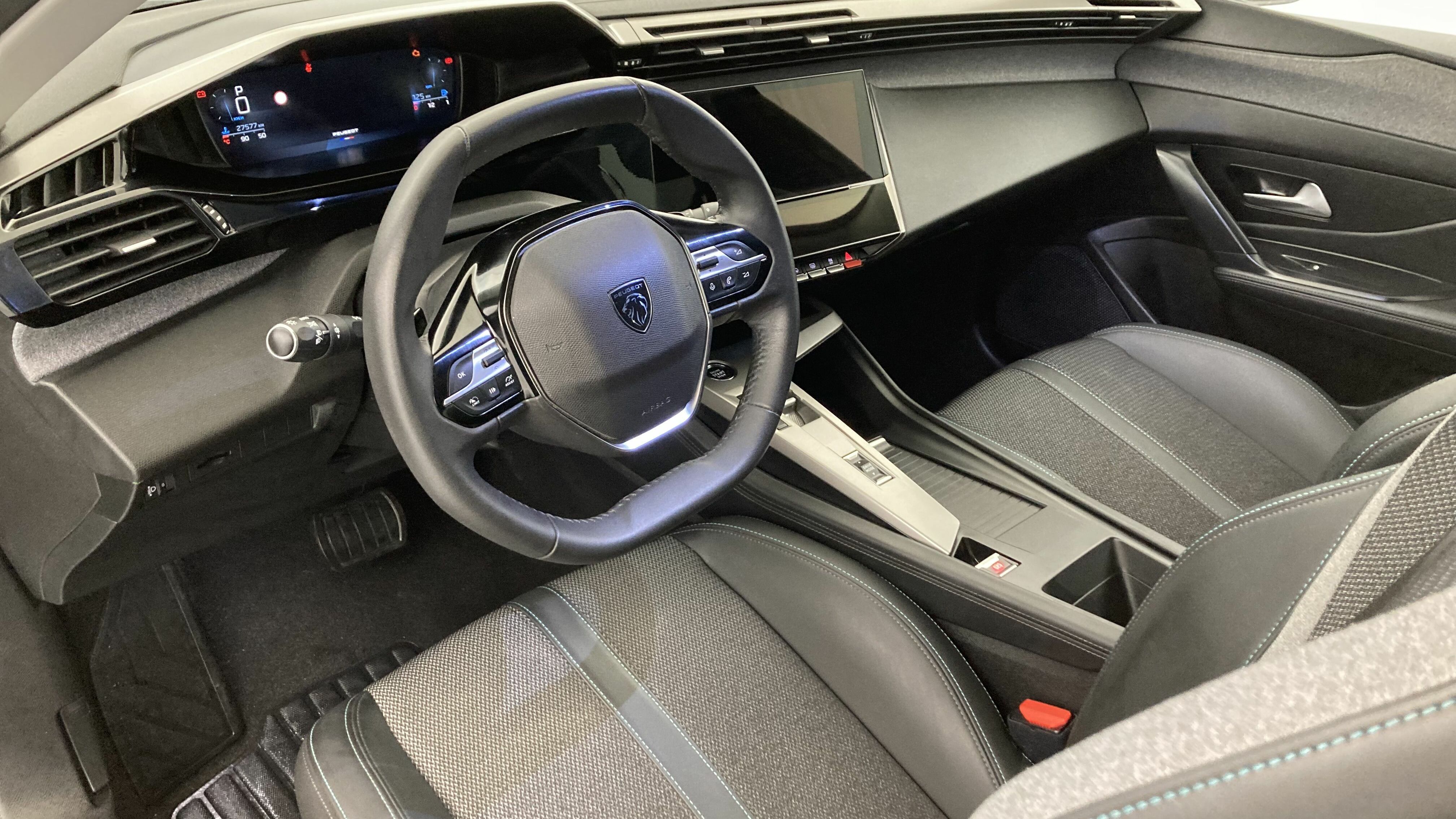 peugeot 308 allure 1.2 PURETECH 130 EAT 2023 negro perla nera 11