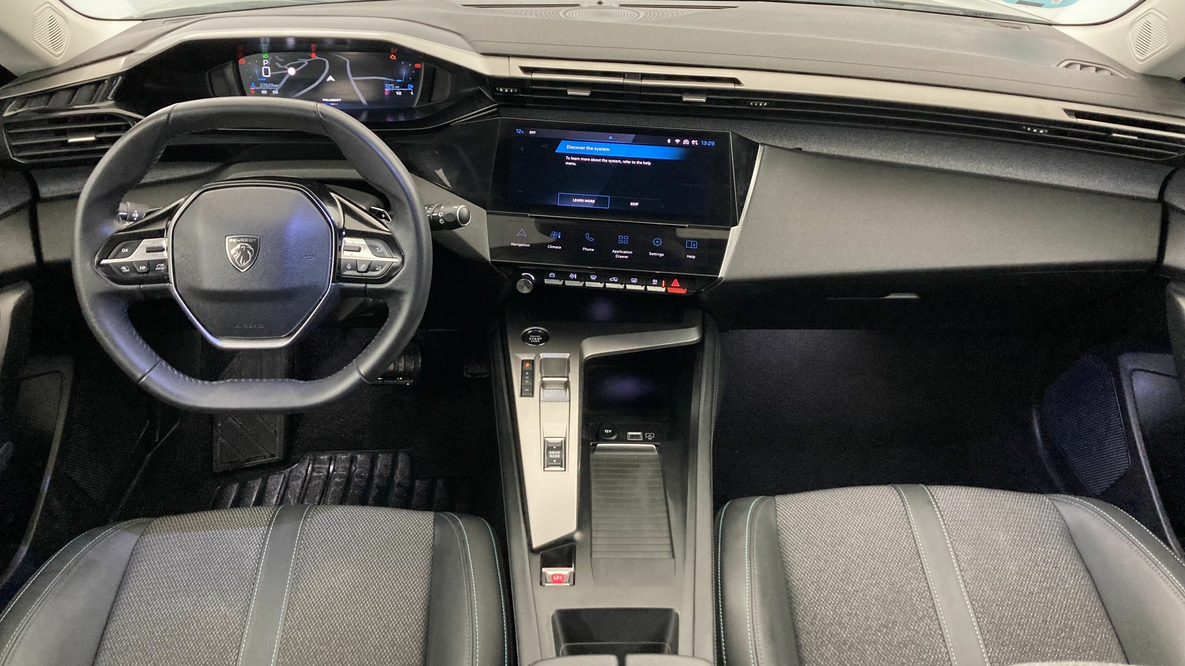 peugeot 308 allure 1.2 PURETECH 130 EAT 2023 negro perla nera 12