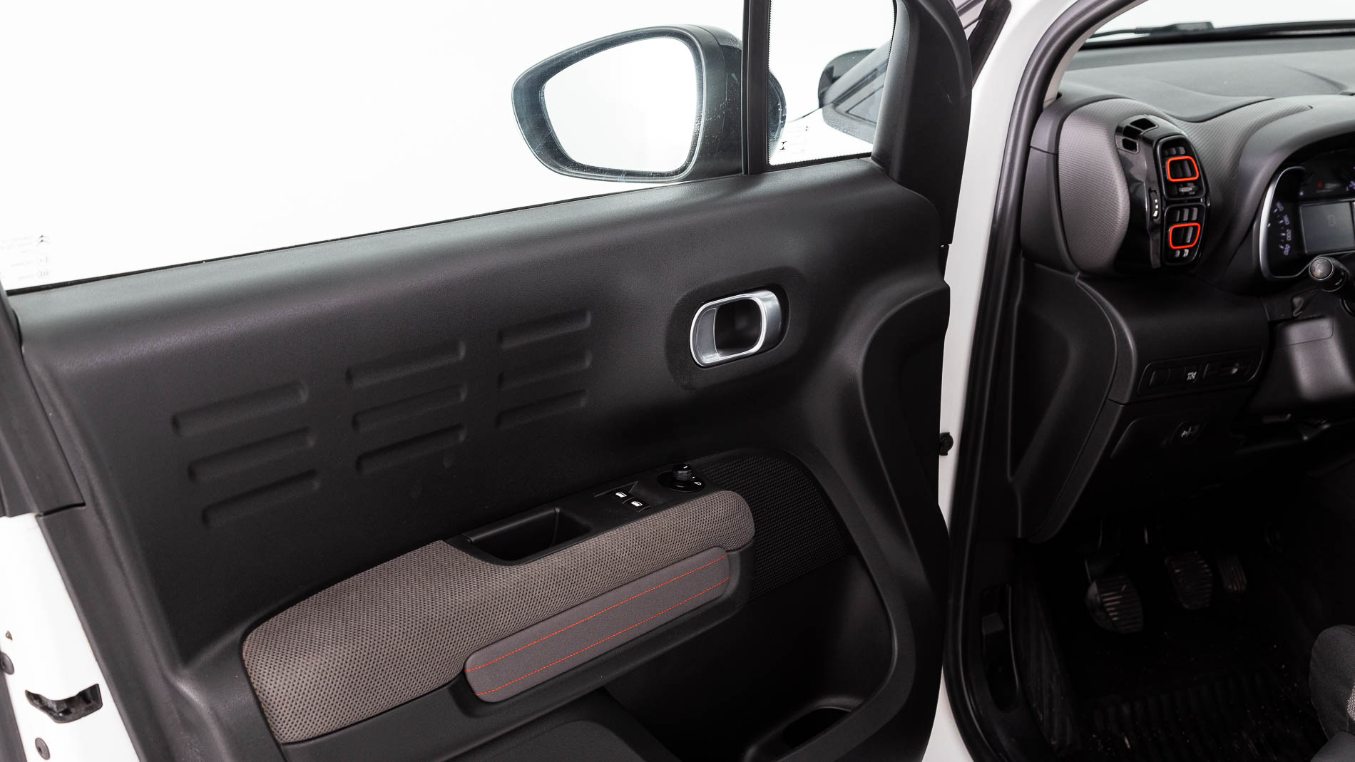 citroen c3 aircross feel pack 1.5 BLUEHDI 110 2017 blanco 23