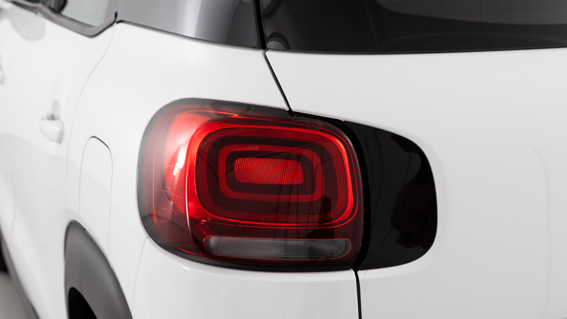 citroen c3 aircross feel pack 1.5 BLUEHDI 110 2017 blanco 31