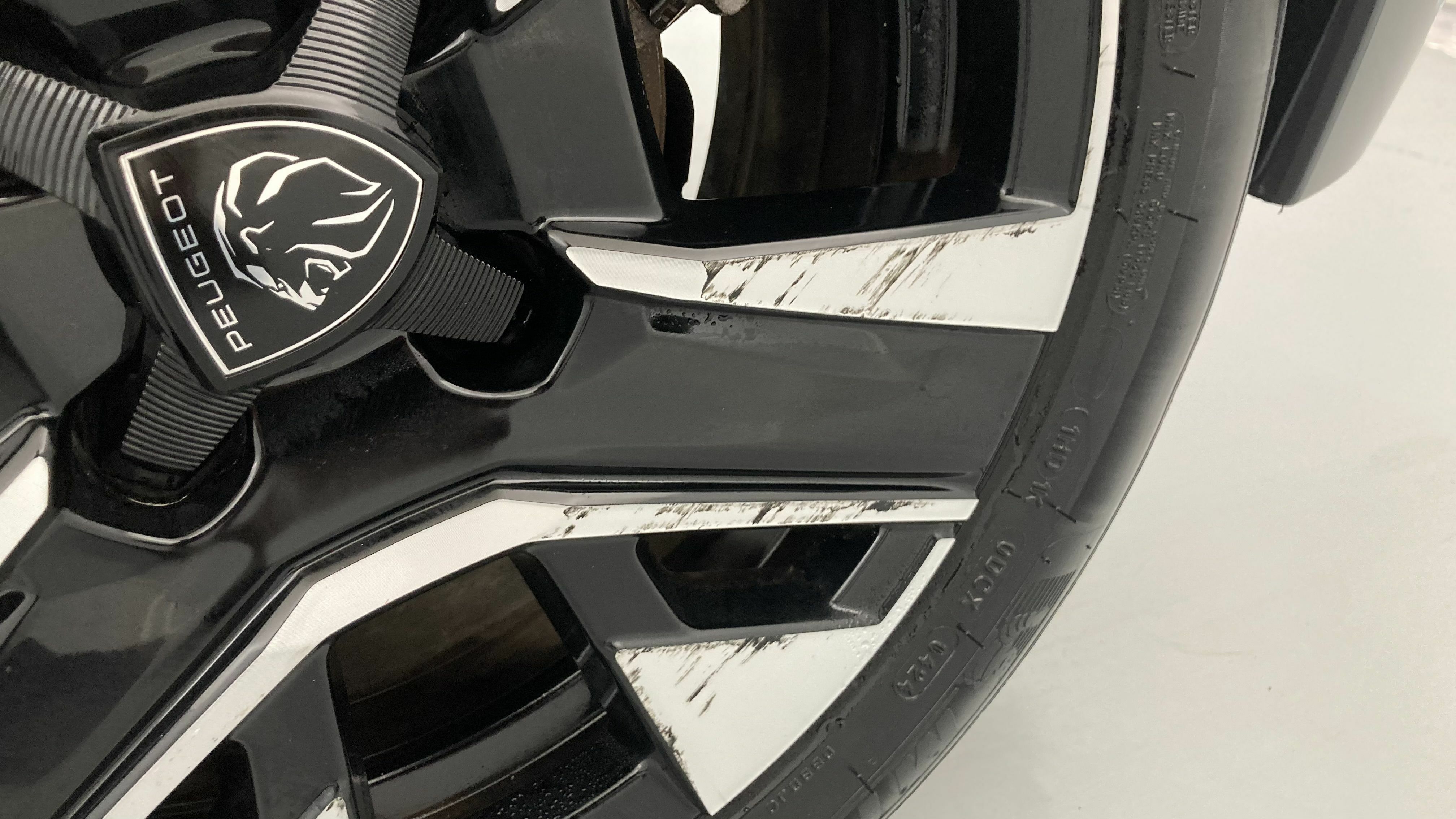 peugeot 208 allure 1.2 PURETECH 100 2024 grigio selenium 23