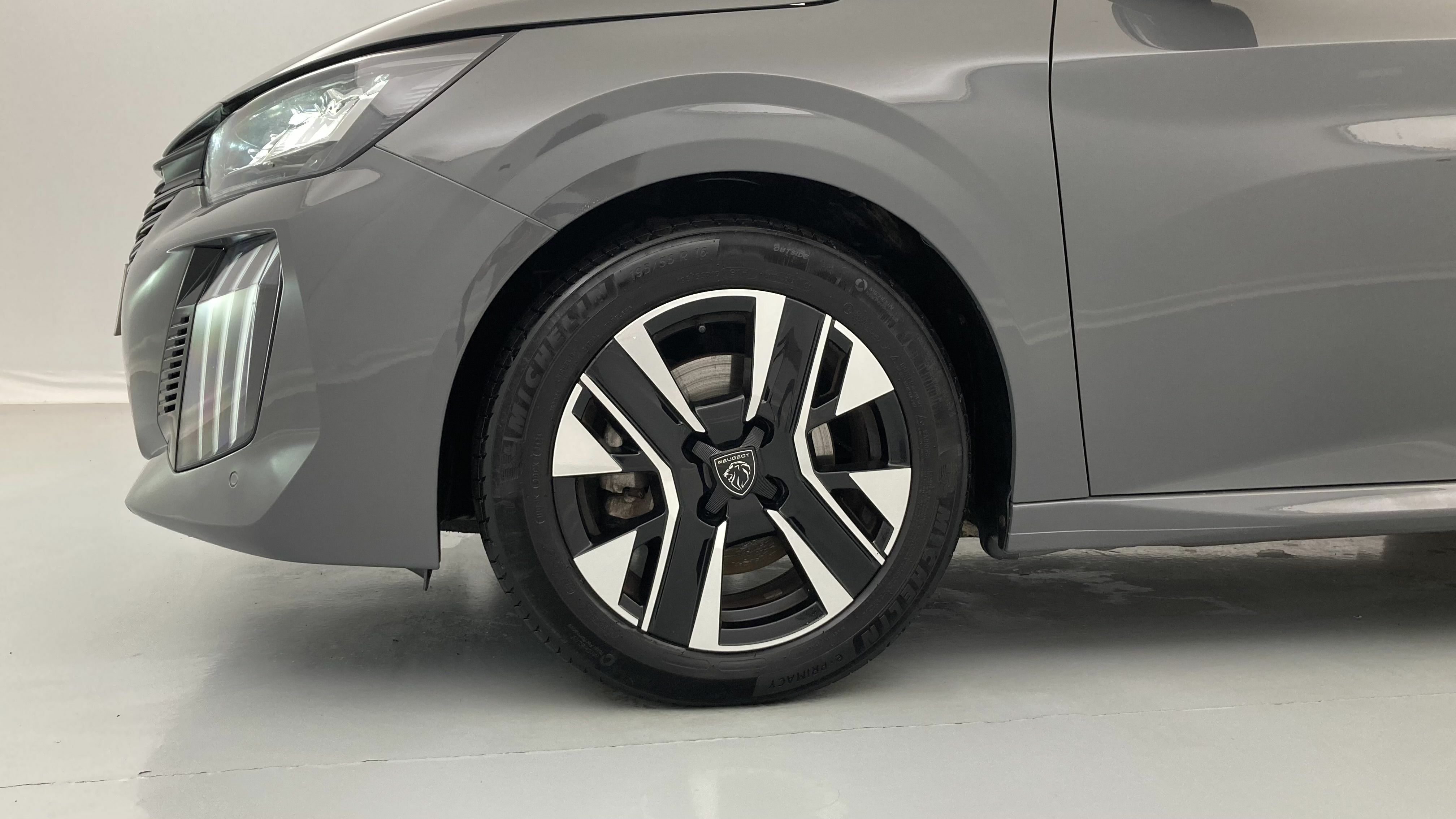 peugeot 208 allure 1.2 PURETECH 100 2024 grigio selenium 27