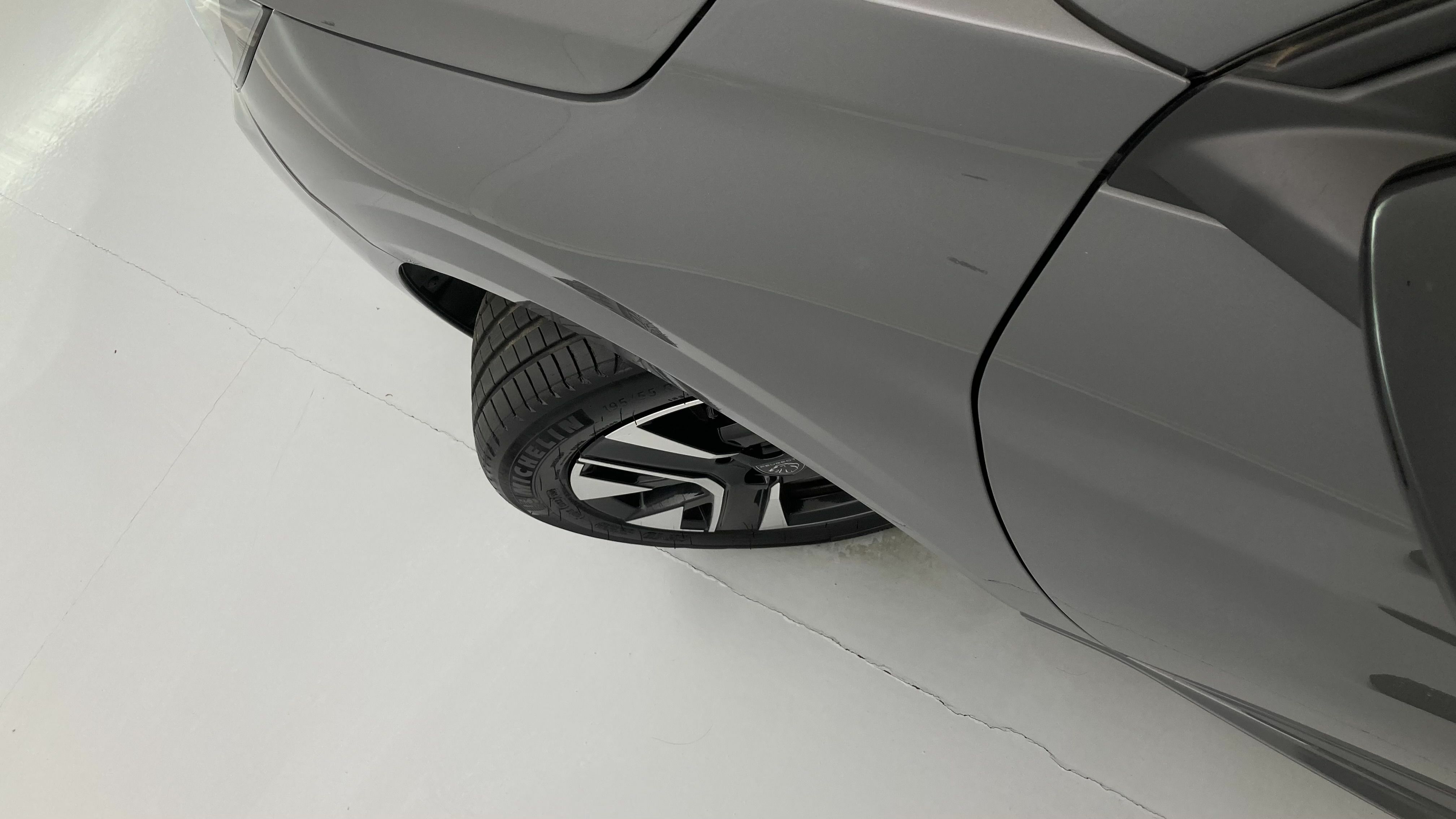 peugeot 208 allure 1.2 PURETECH 100 2024 grigio selenium 28