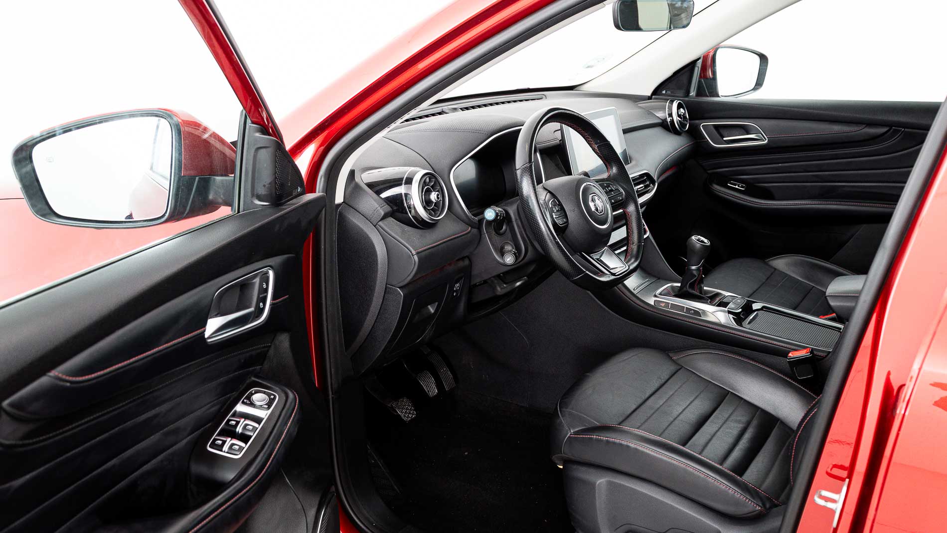 mg hs luxury 1.5 T-GDI 162 2023 diamond red 13