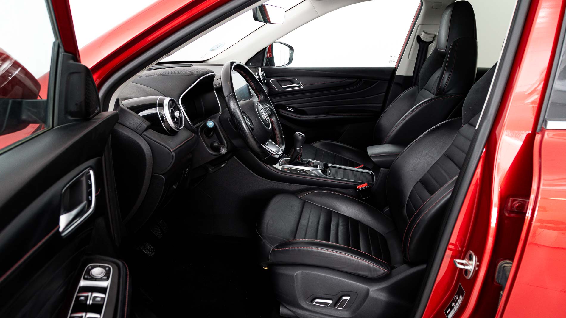 mg hs luxury 1.5 T-GDI 162 2023 diamond red 20