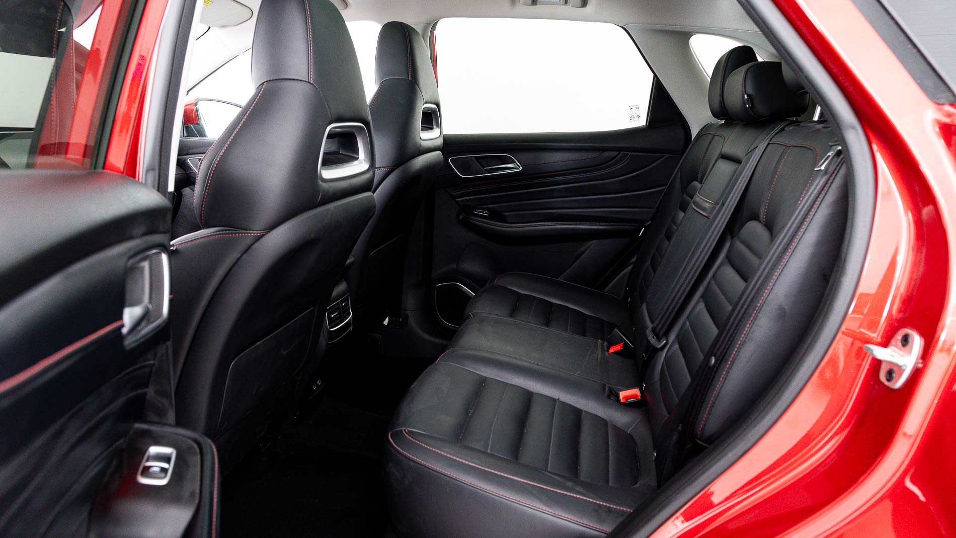 mg hs luxury 1.5 T-GDI 162 2023 diamond red 22