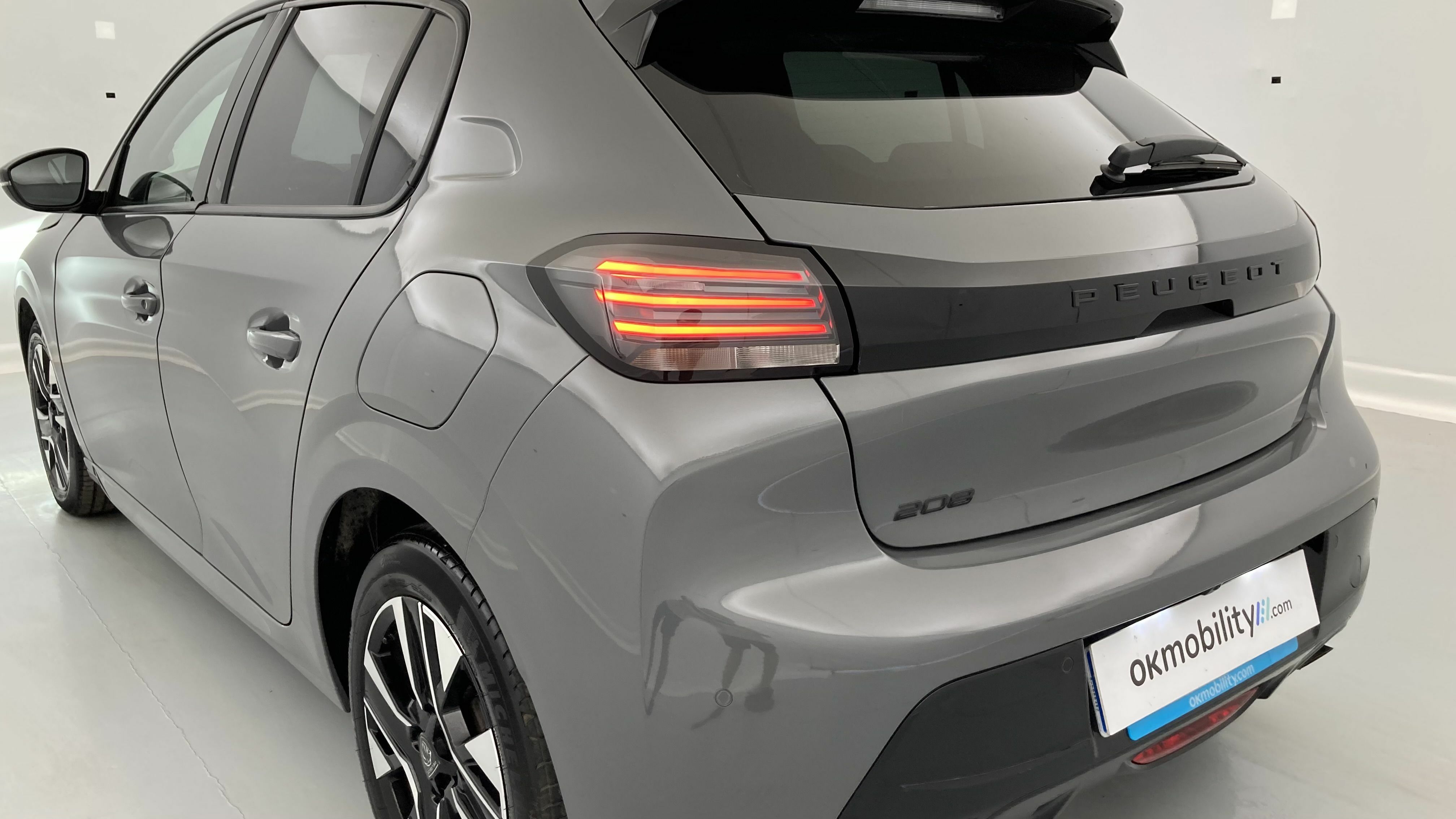 peugeot 208 allure 1.2 PURETECH 100 2024 grigio selenium 29
