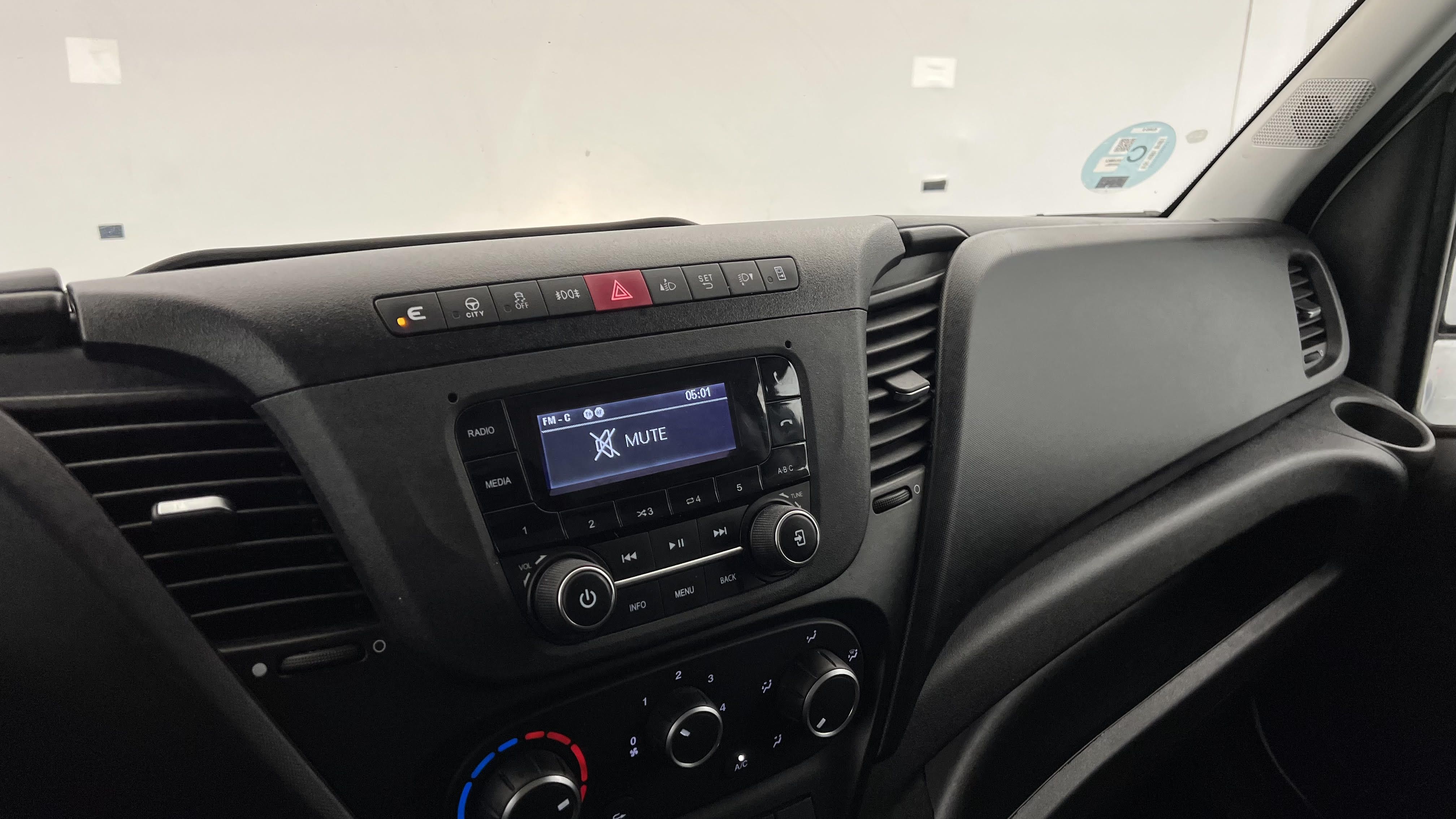 iveco daily 16m3 furgon 35s16hv 2.3 MJET 156 2023 blanco ic 194 28