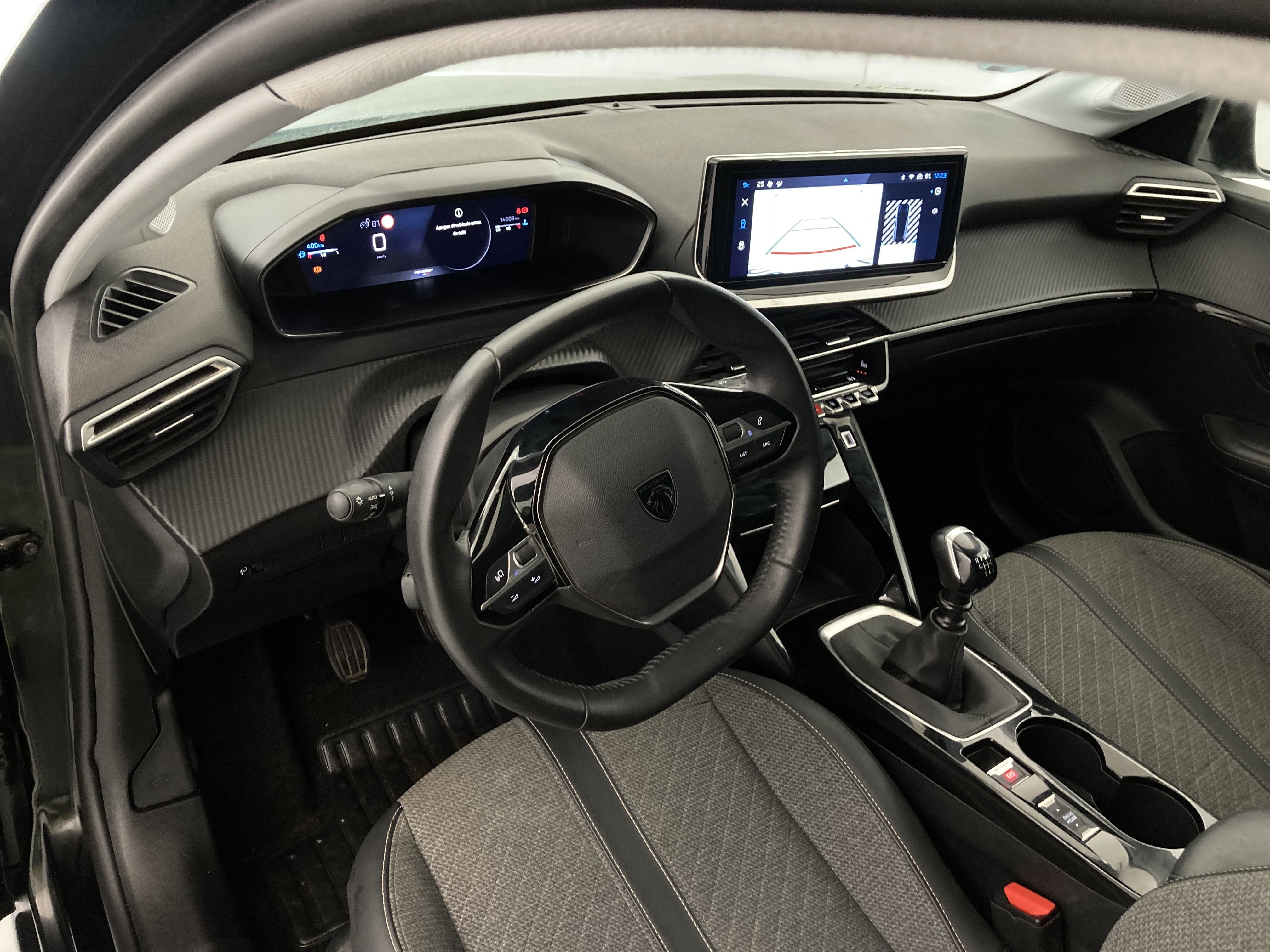 peugeot 208 allure 1.2 PURETECH 100 2024 negro perla nera 16