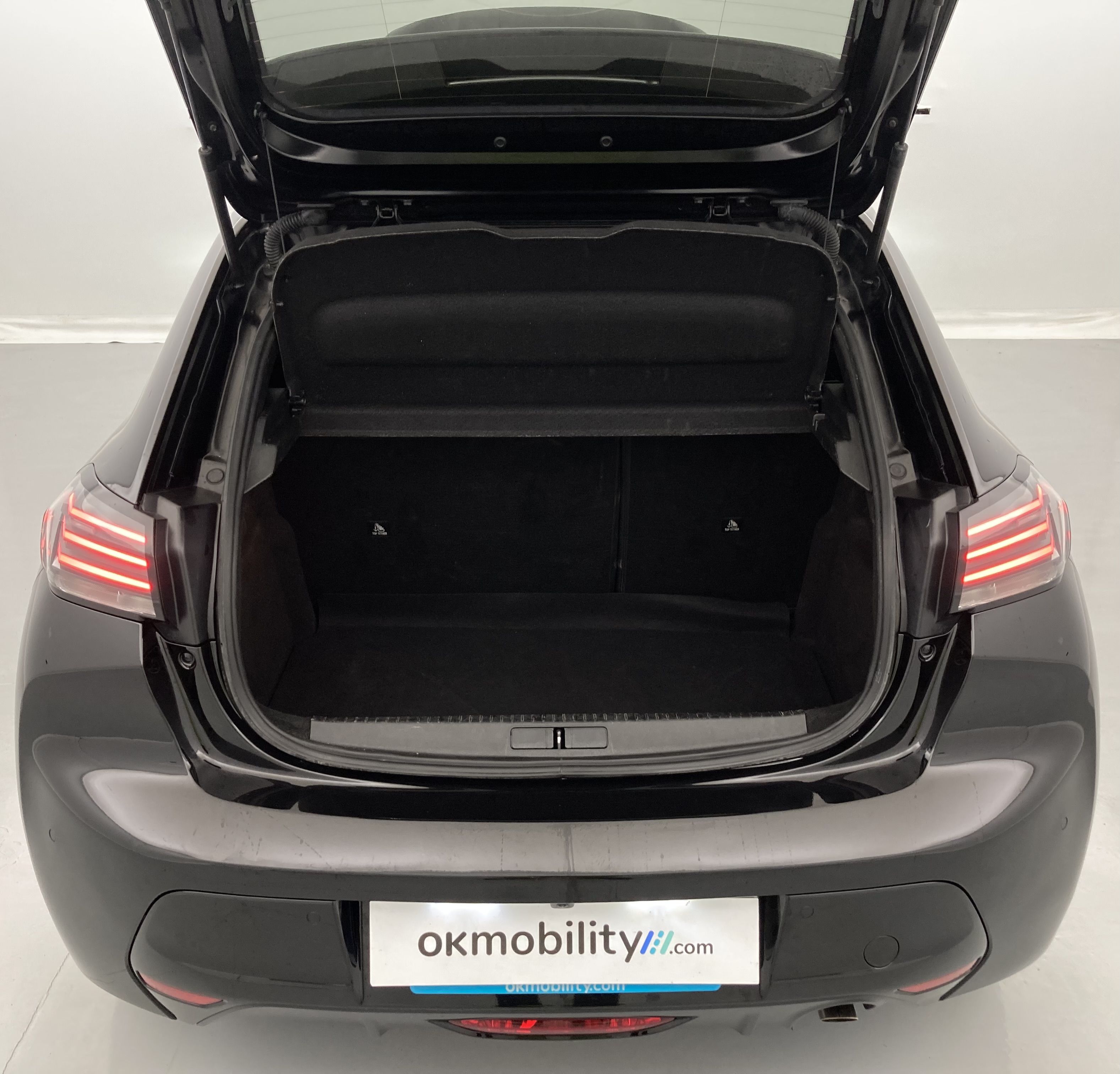 peugeot 208 allure 1.2 PURETECH 100 2024 negro perla nera 20