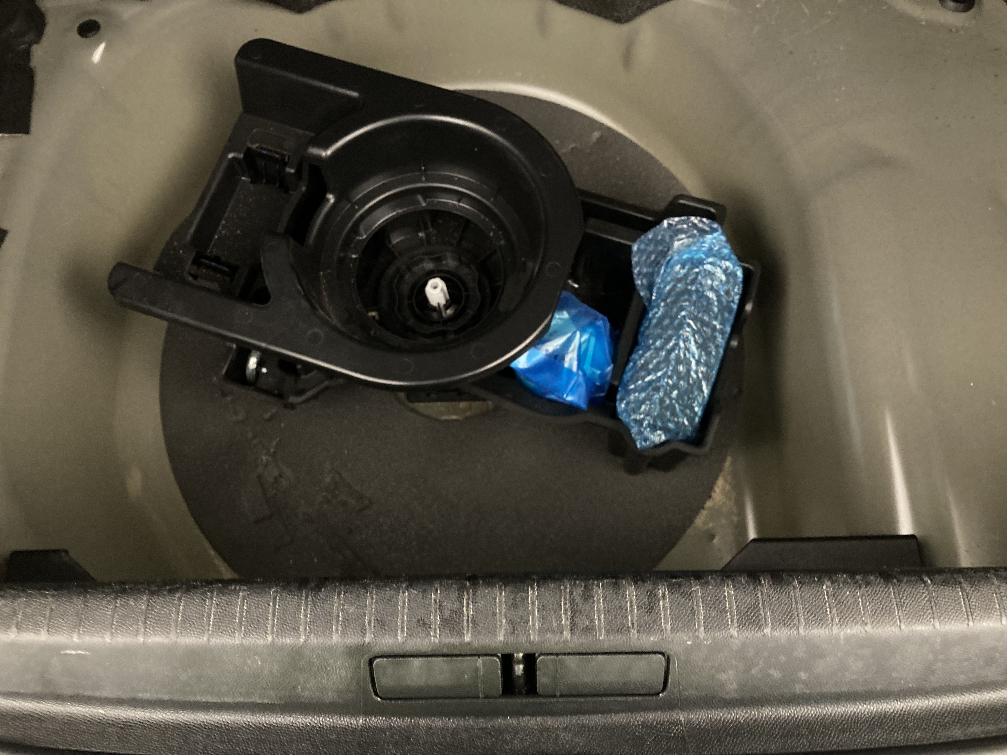 peugeot 208 allure 1.2 PURETECH 100 2024 negro perla nera 22