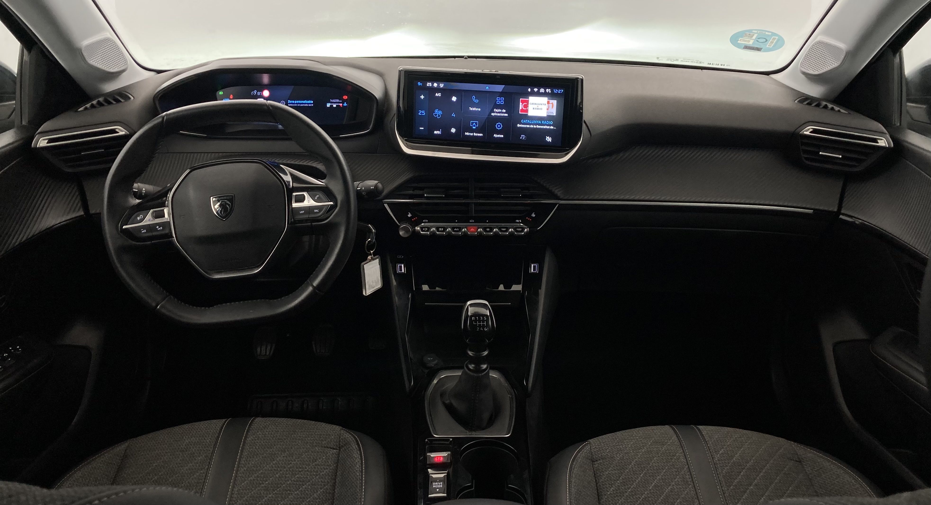 peugeot 208 allure 1.2 PURETECH 100 2024 negro perla nera 27