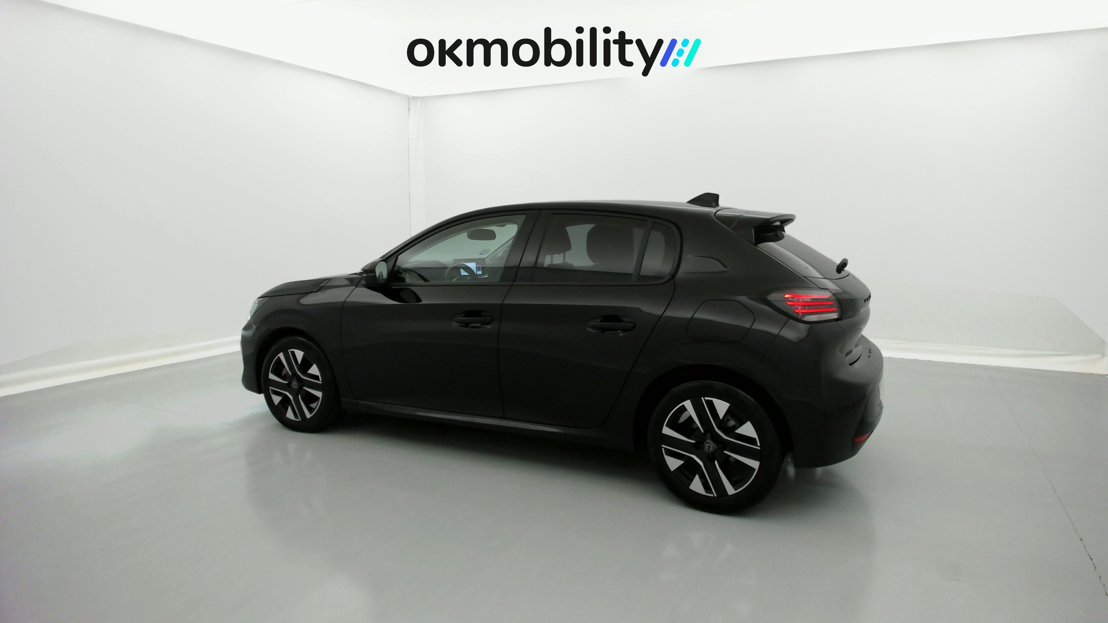 peugeot 208 allure 1.2 PURETECH 100 2024 negro perla nera 8