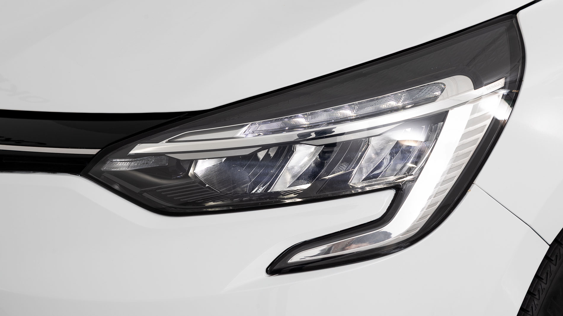 renault clio equilibre 1.0 TCE 90 2023 blanco glaciar 17