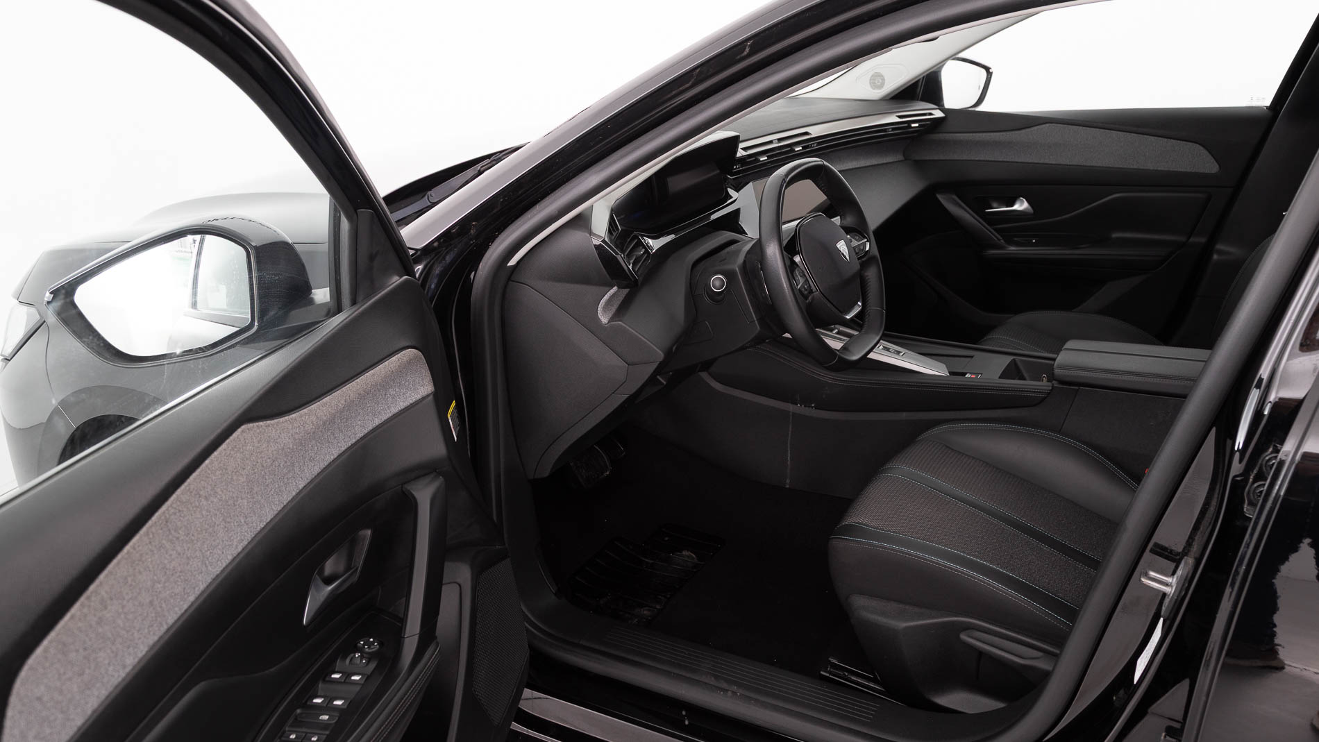 peugeot 308 allure 1.2 PURETECH 130 EAT 2023 negro perla nera 14