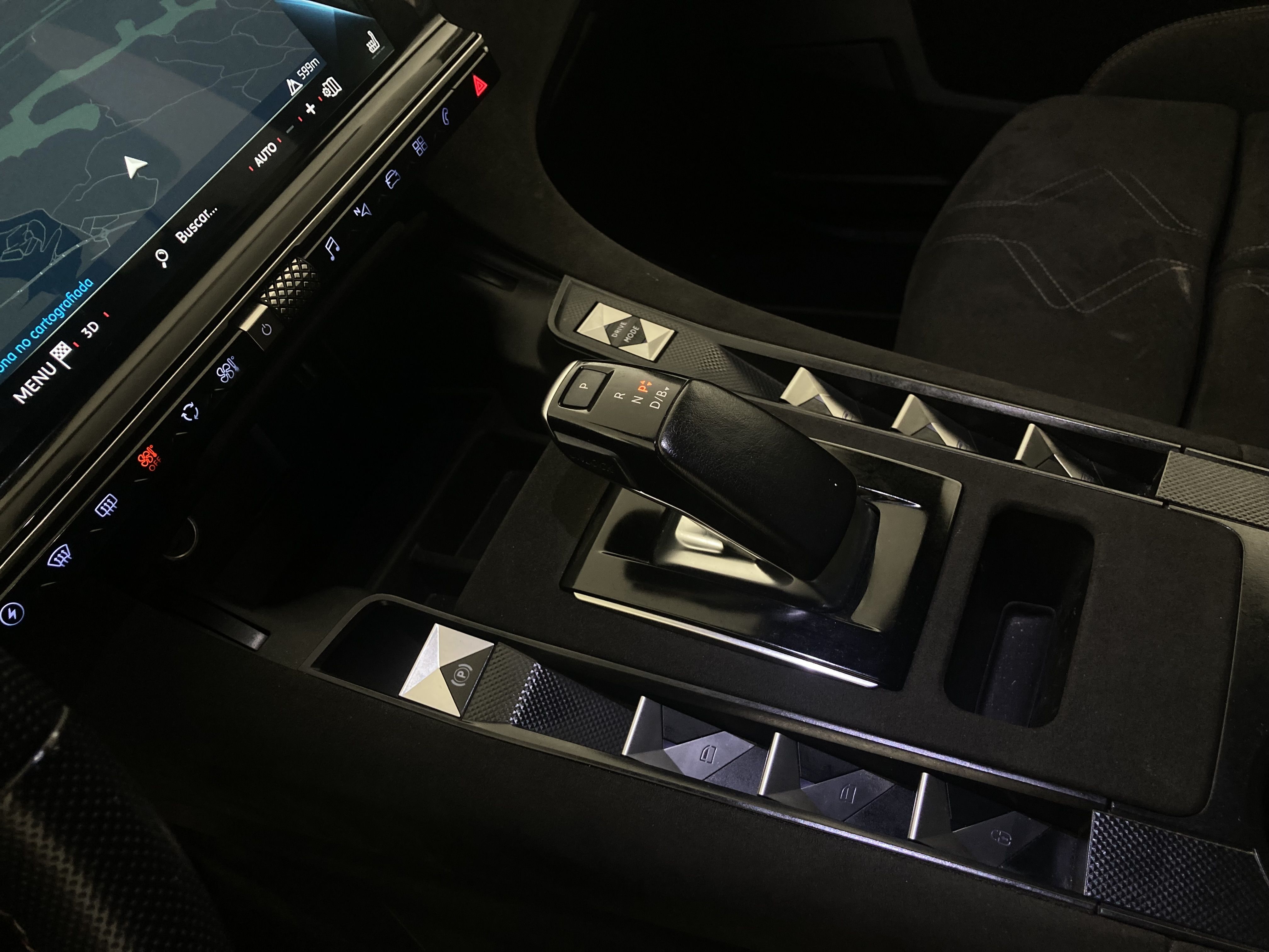 ds ds7 crossback performance line + E-TENSE 300 CA 2022 gris artense 16