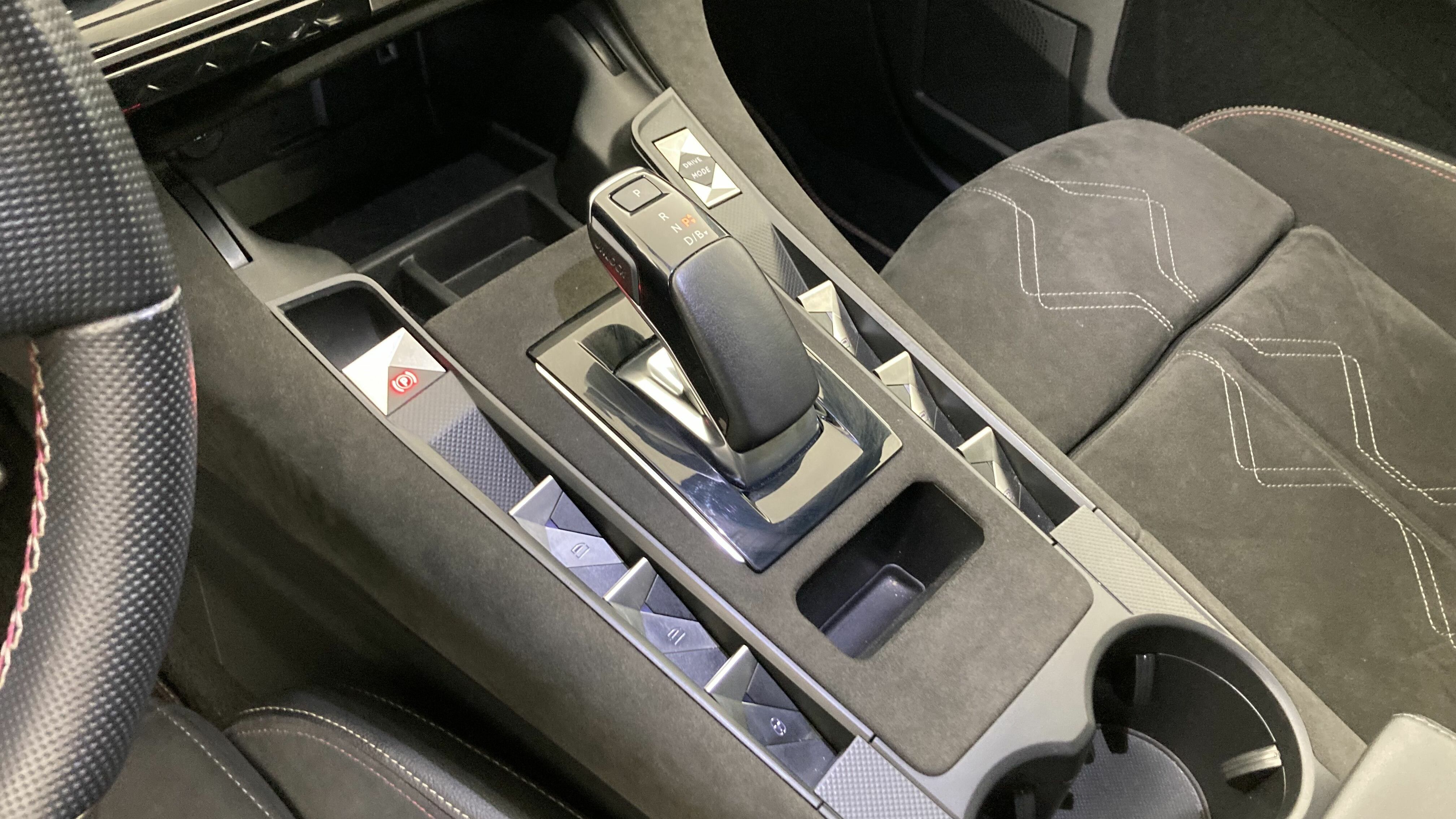 ds ds7 crossback performance line + E-TENSE 300 CA 2022 gris artense 15