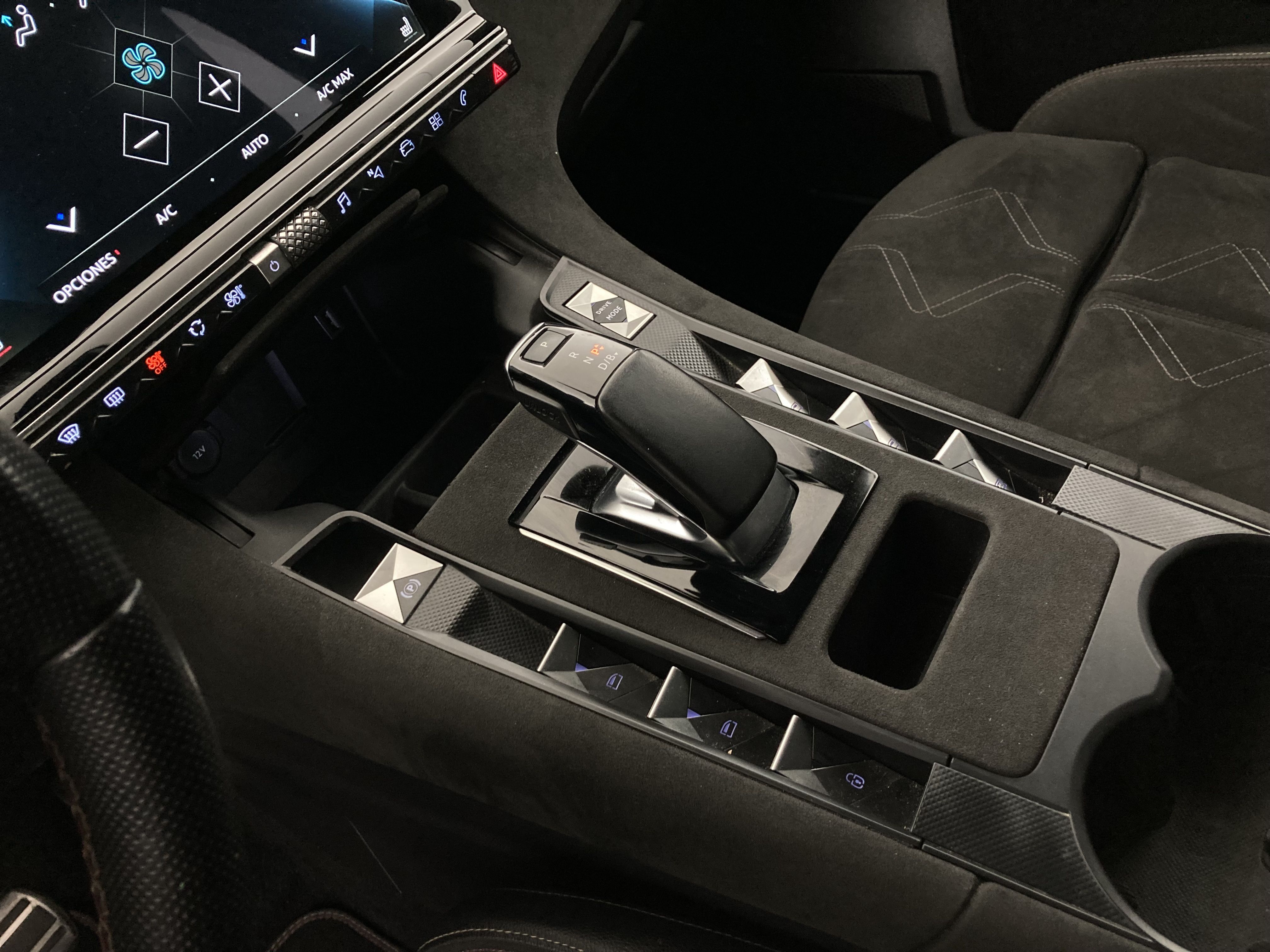 ds ds7 crossback performance line + E-TENSE 300 CA 2022 gris platino 14