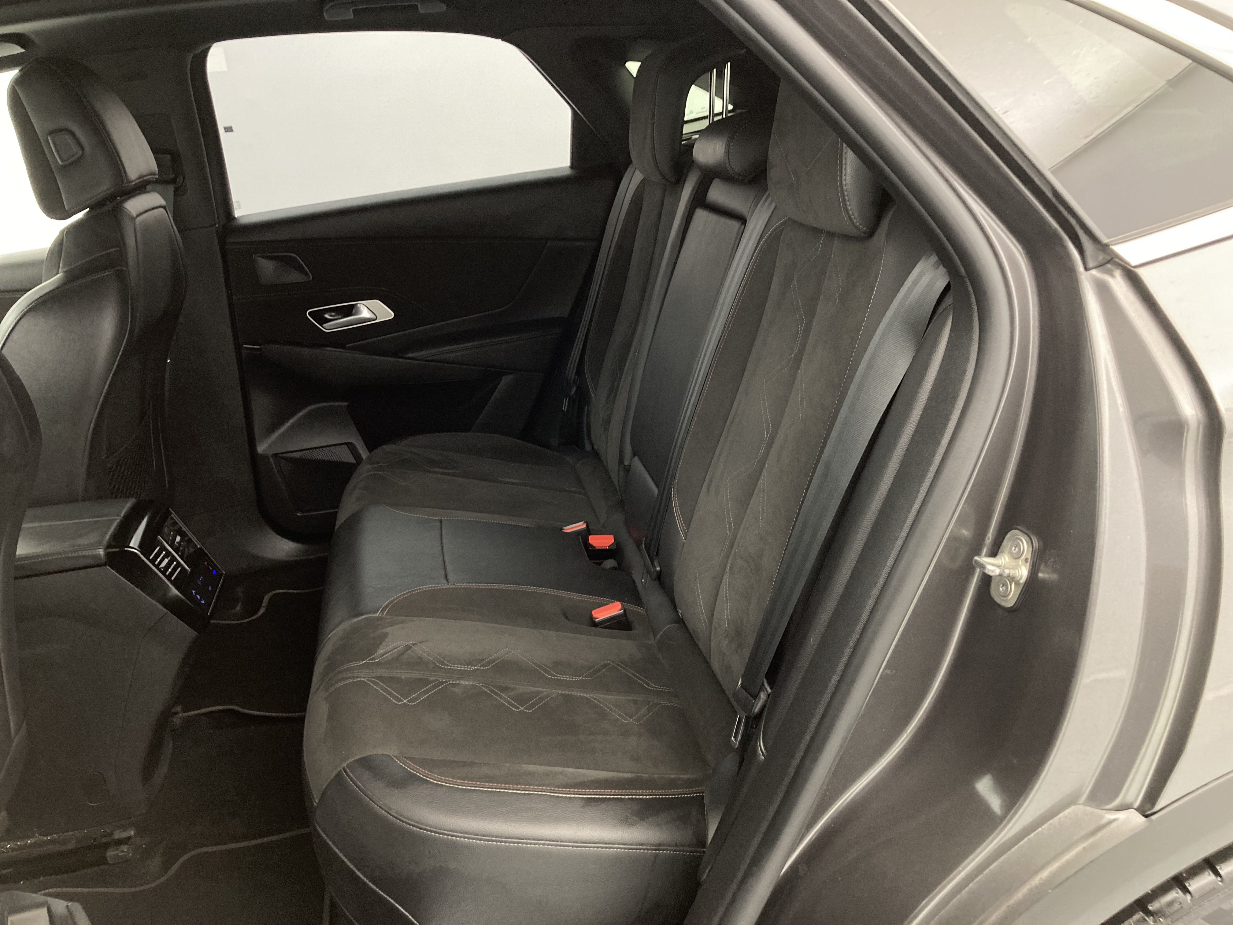 ds ds7 crossback performance line + E-TENSE 300 CA 2022 gris platino 23