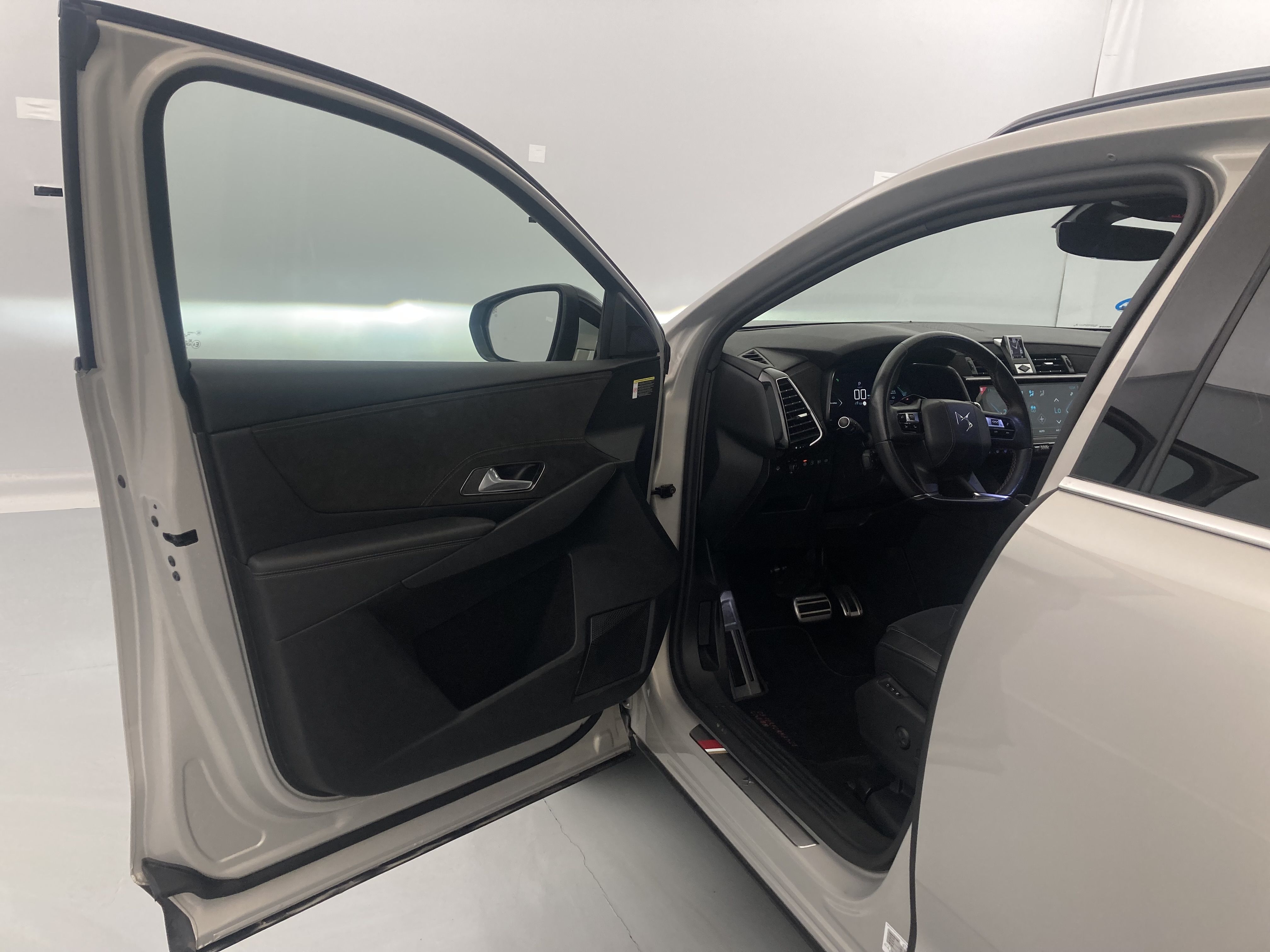 ds ds7 crossback performance line + E-TENSE 300 CA 2022 crystal pearl 18