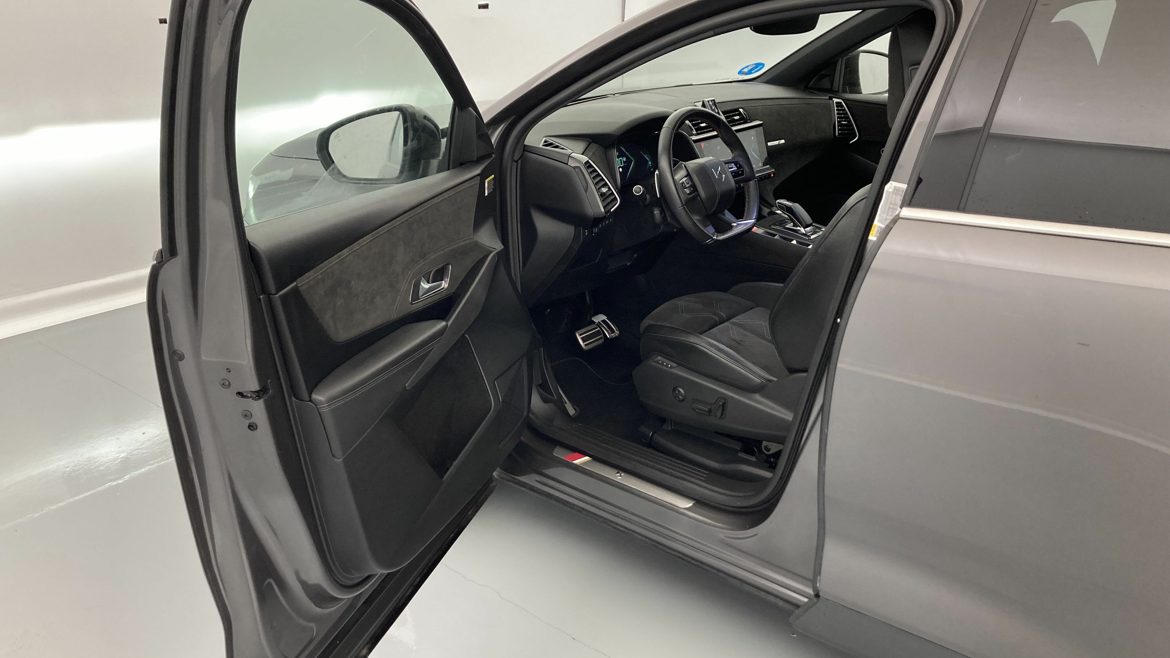 ds ds7 crossback performance line + E-TENSE 300 CA 2022 gris platino 10