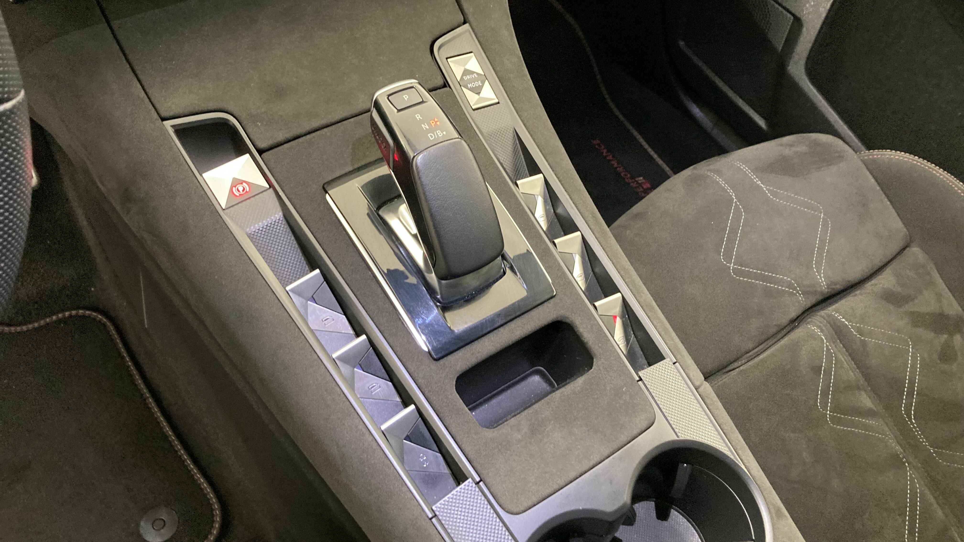 ds ds7 crossback performance line + E-TENSE 300 CA 2022 gris platino 16