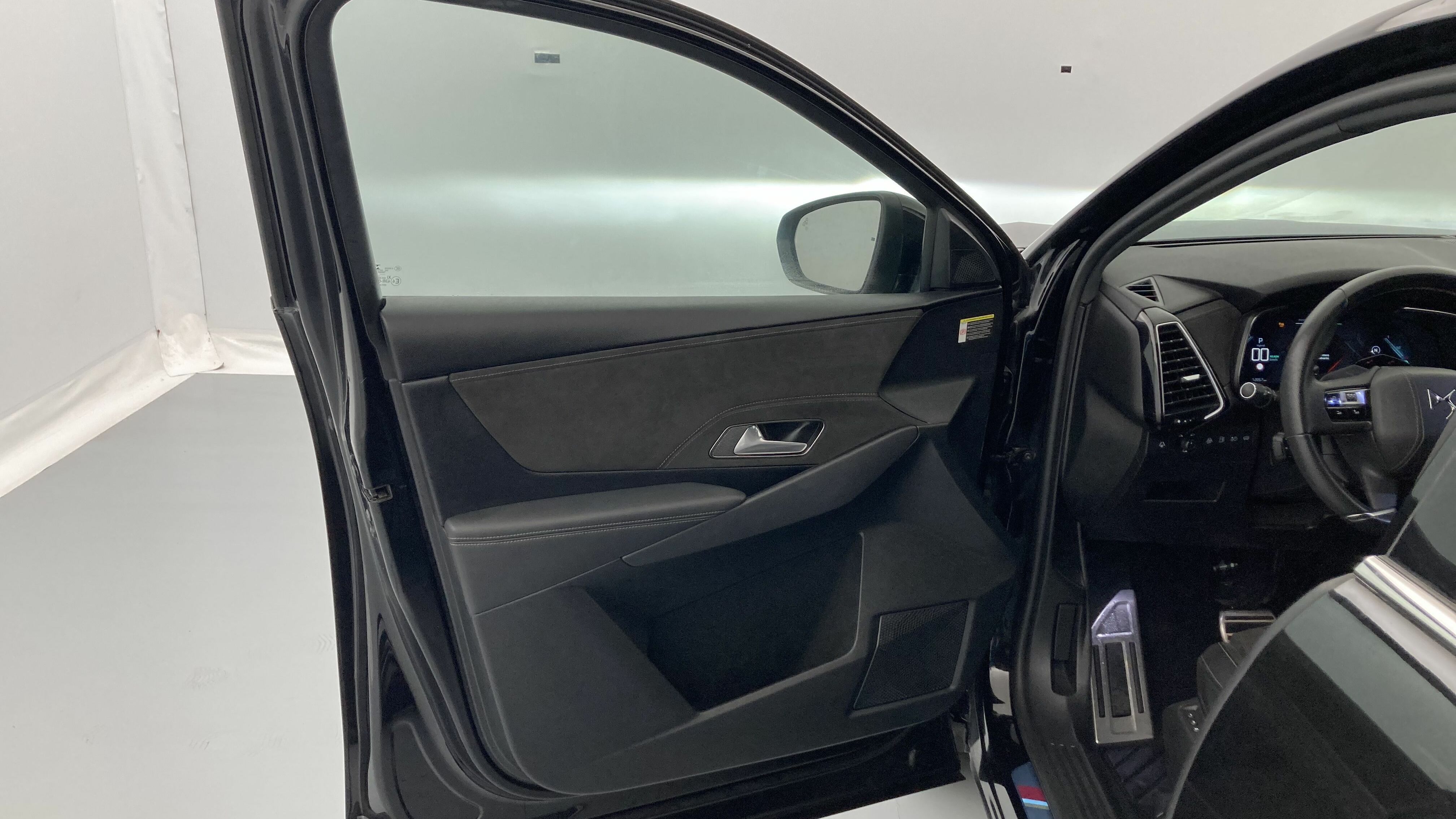 ds ds7 crossback performance line + E-TENSE 300 CA 2022 negro perla 11