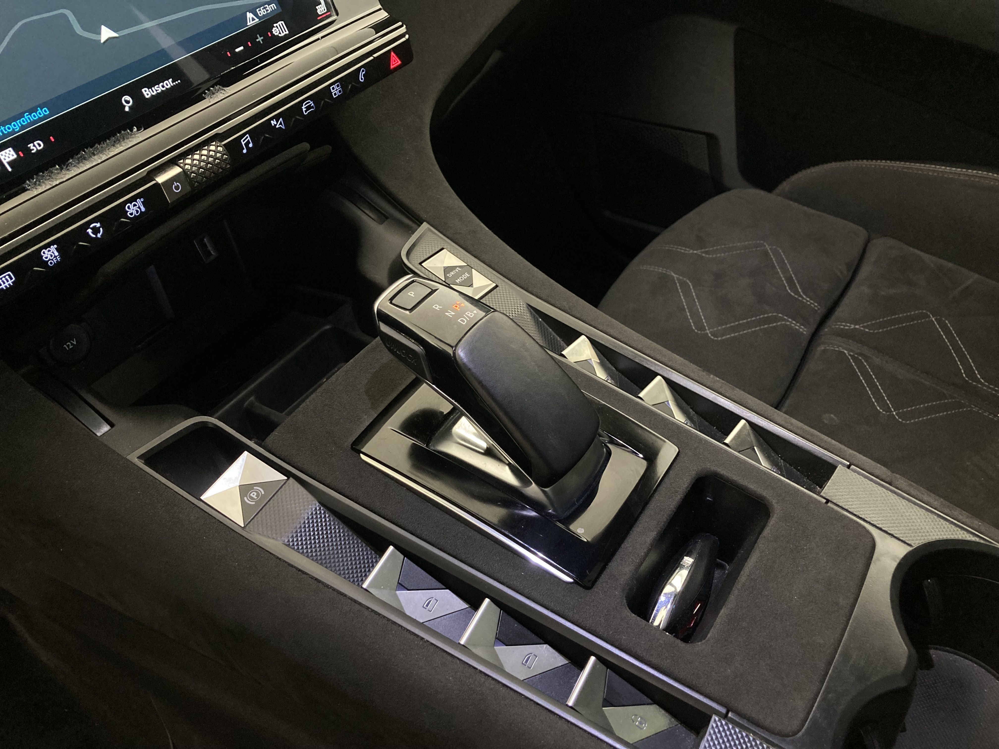 ds ds7 crossback performance line + E-TENSE 300 CA 2022 blanco nacarado 13