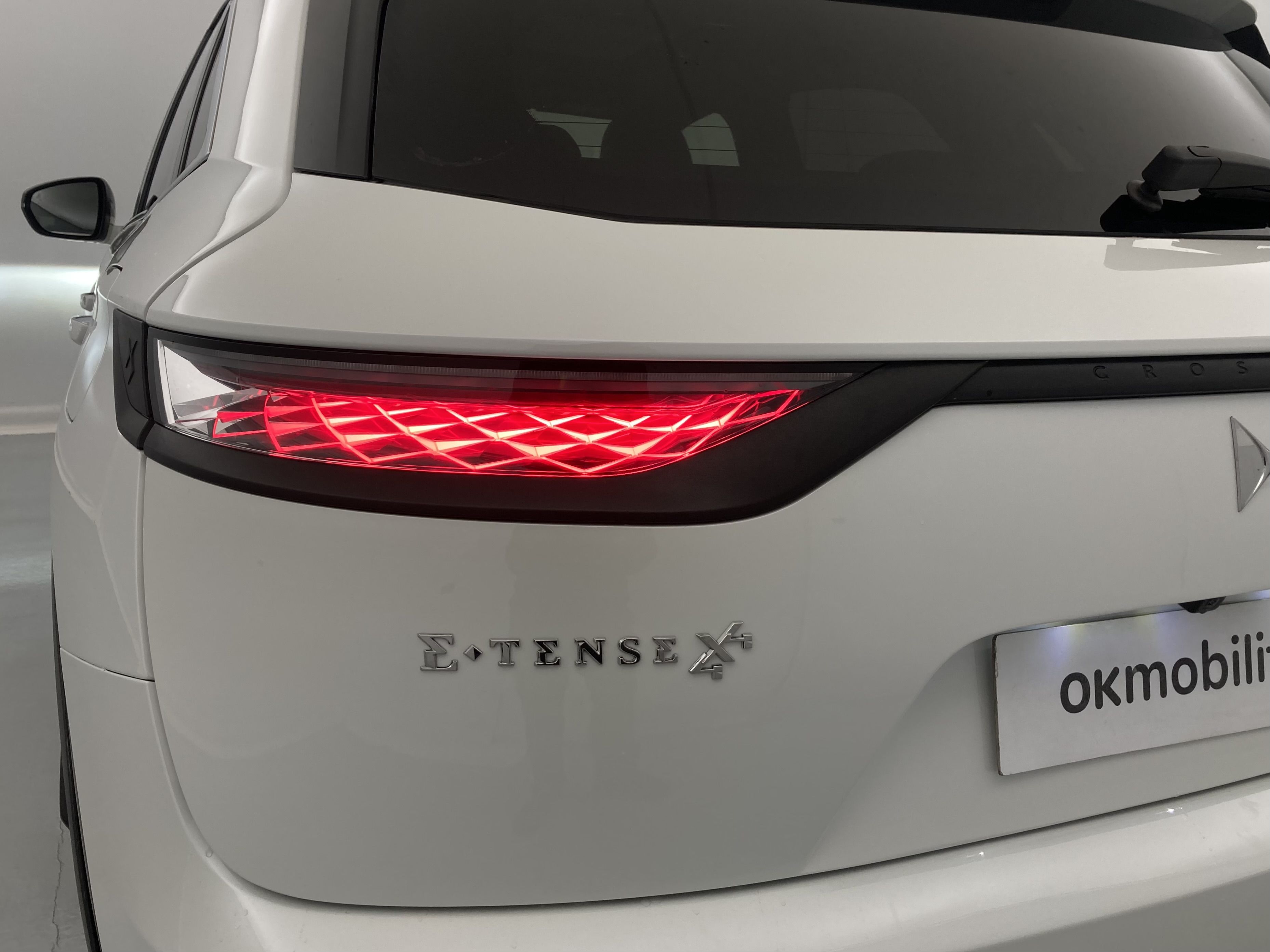 ds ds7 crossback performance line + E-TENSE 300 CA 2022 blanco nacarado 16