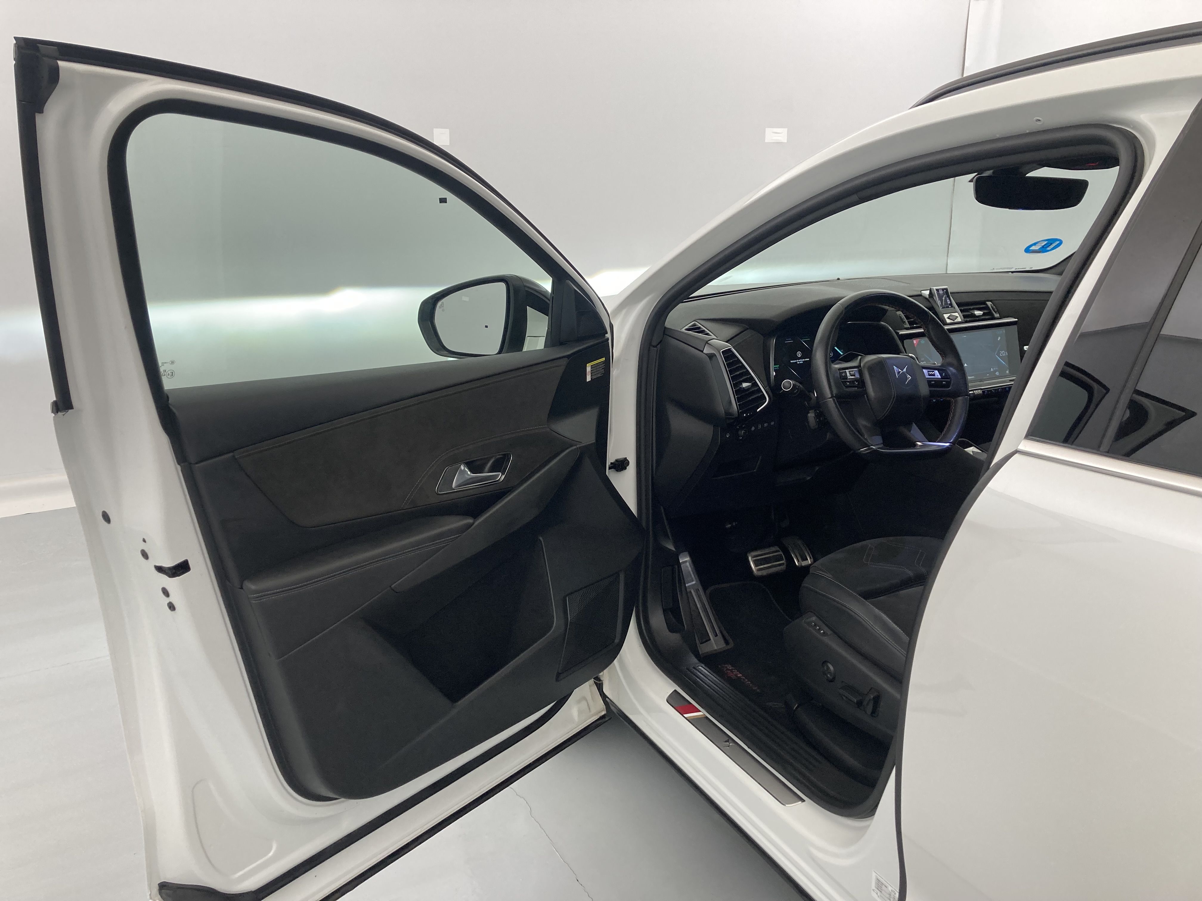 ds ds7 crossback performance line + E-TENSE 300 CA 2022 blanco nacarado 20