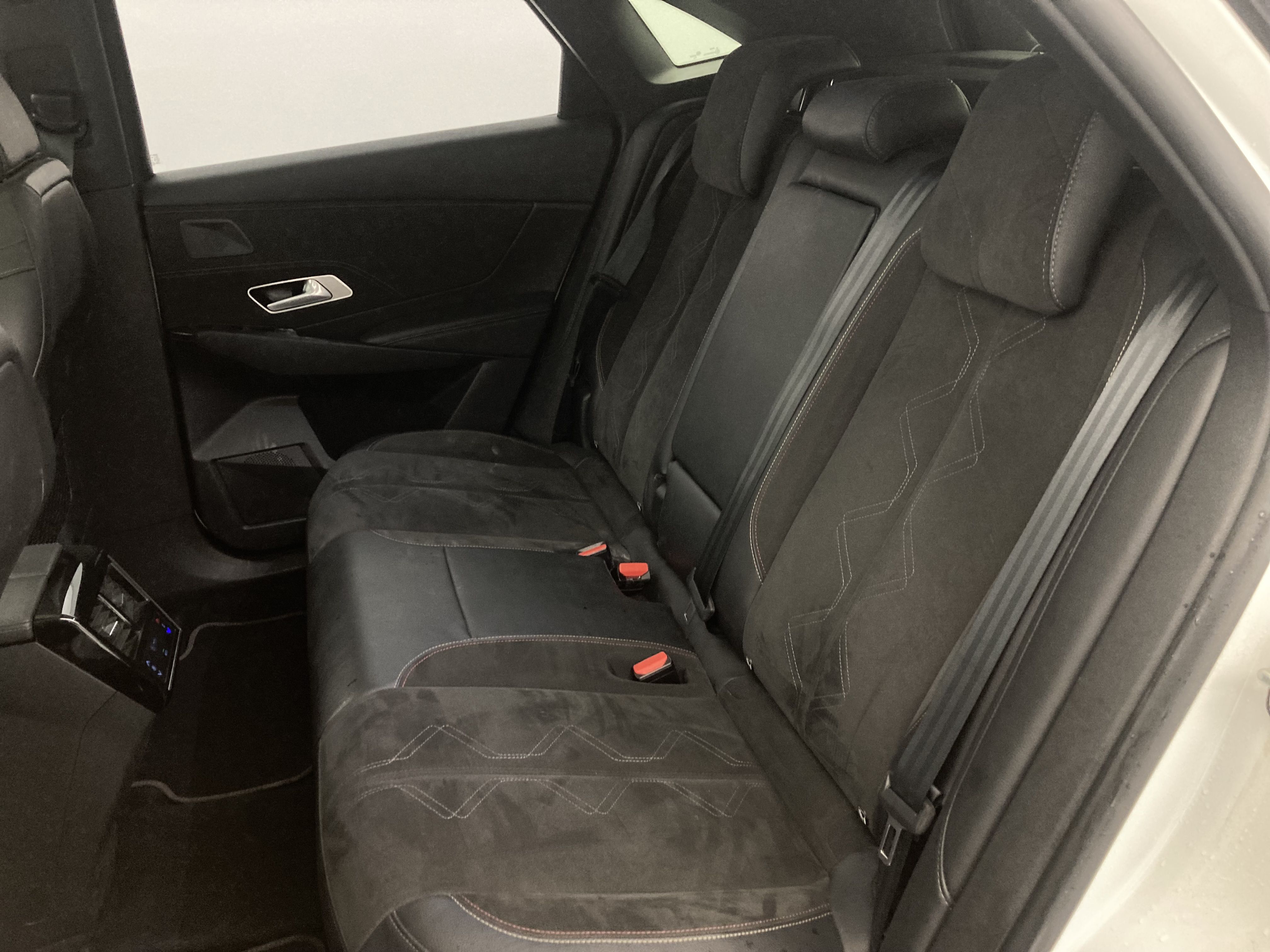 ds ds7 crossback performance line + E-TENSE 300 CA 2022 blanco nacarado 22