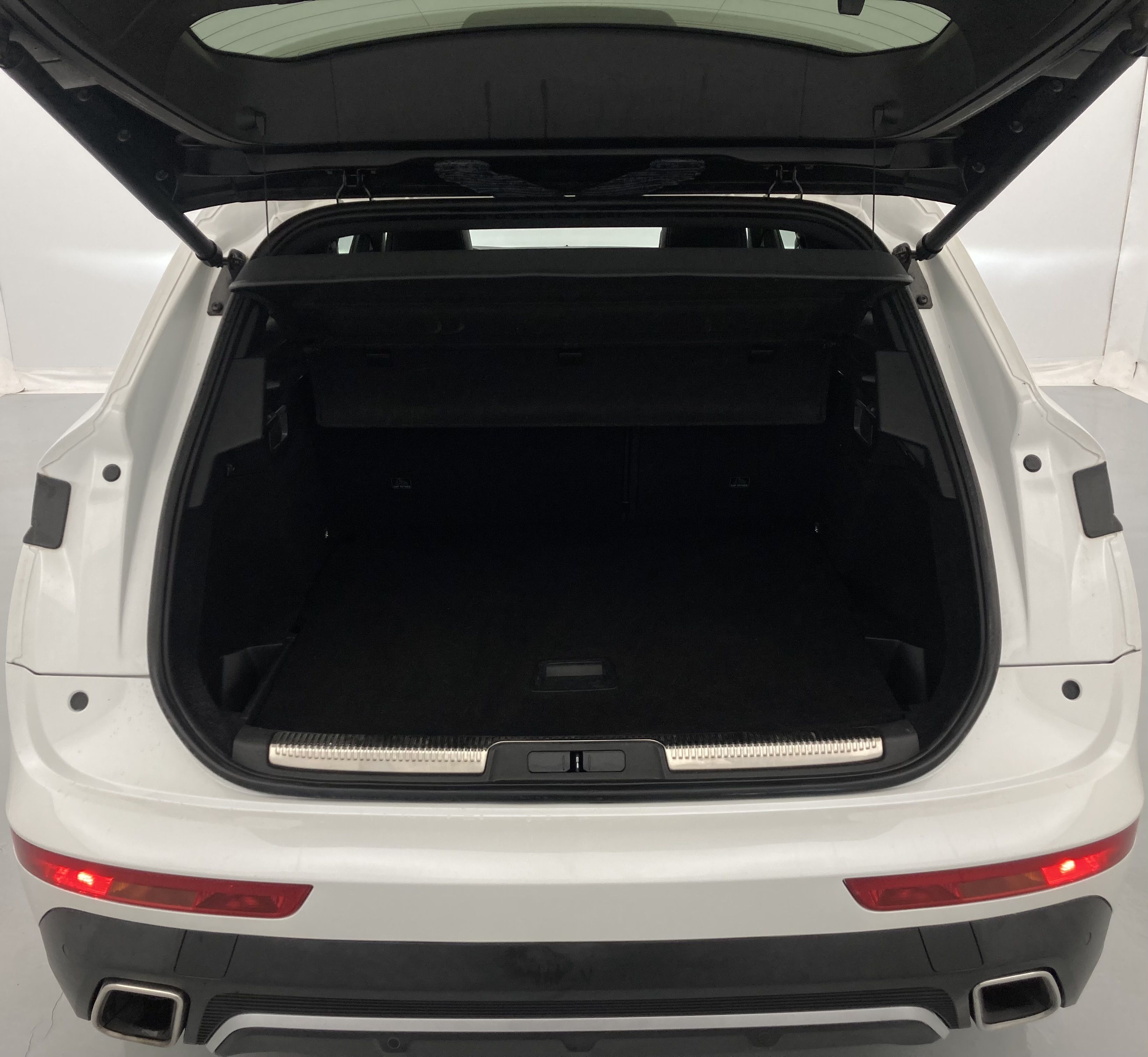 ds ds7 crossback performance line + E-TENSE 300 CA 2022 blanco nacarado 23