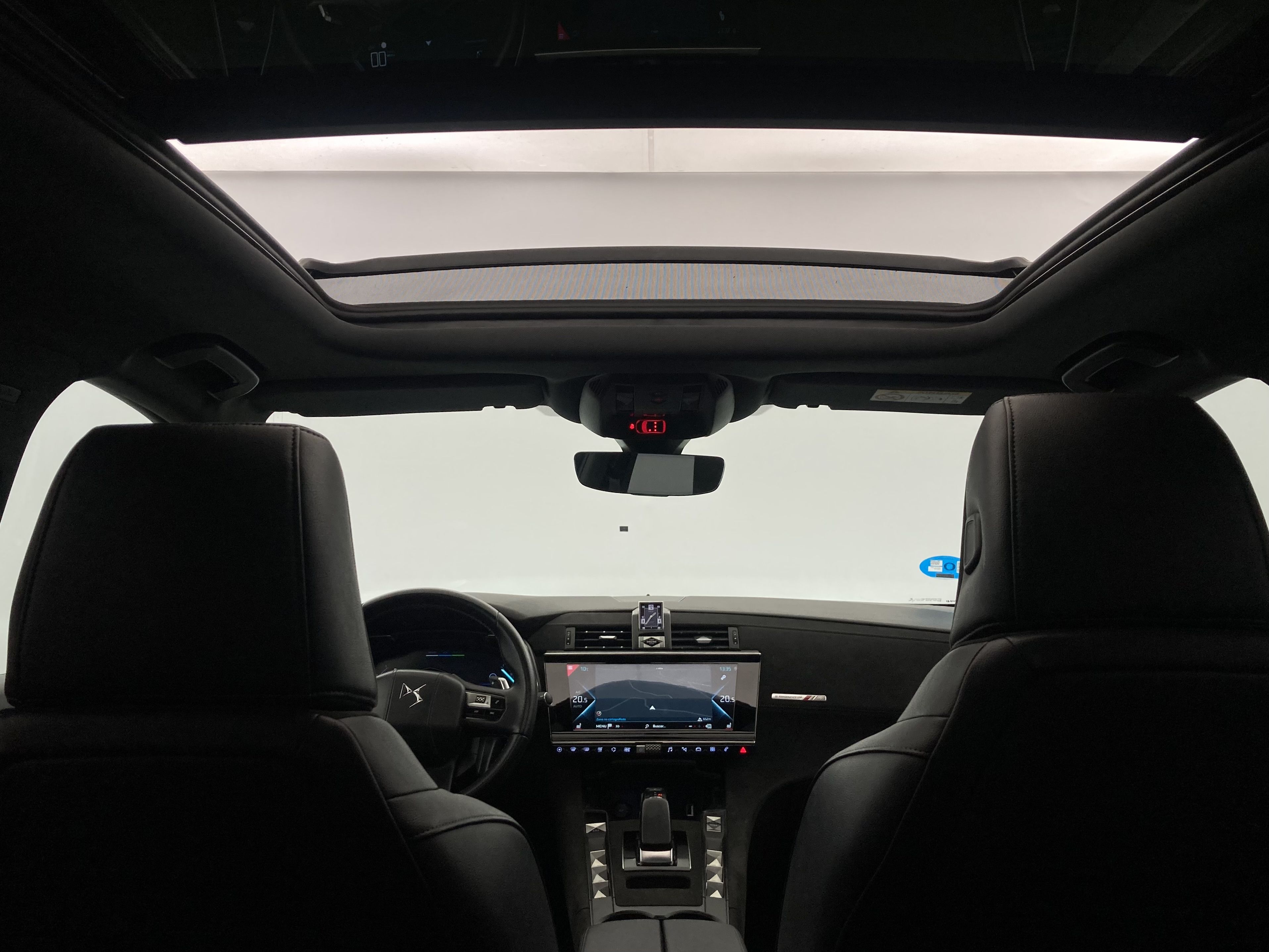 ds ds7 crossback performance line + E-TENSE 300 CA 2022 blanco nacarado 26