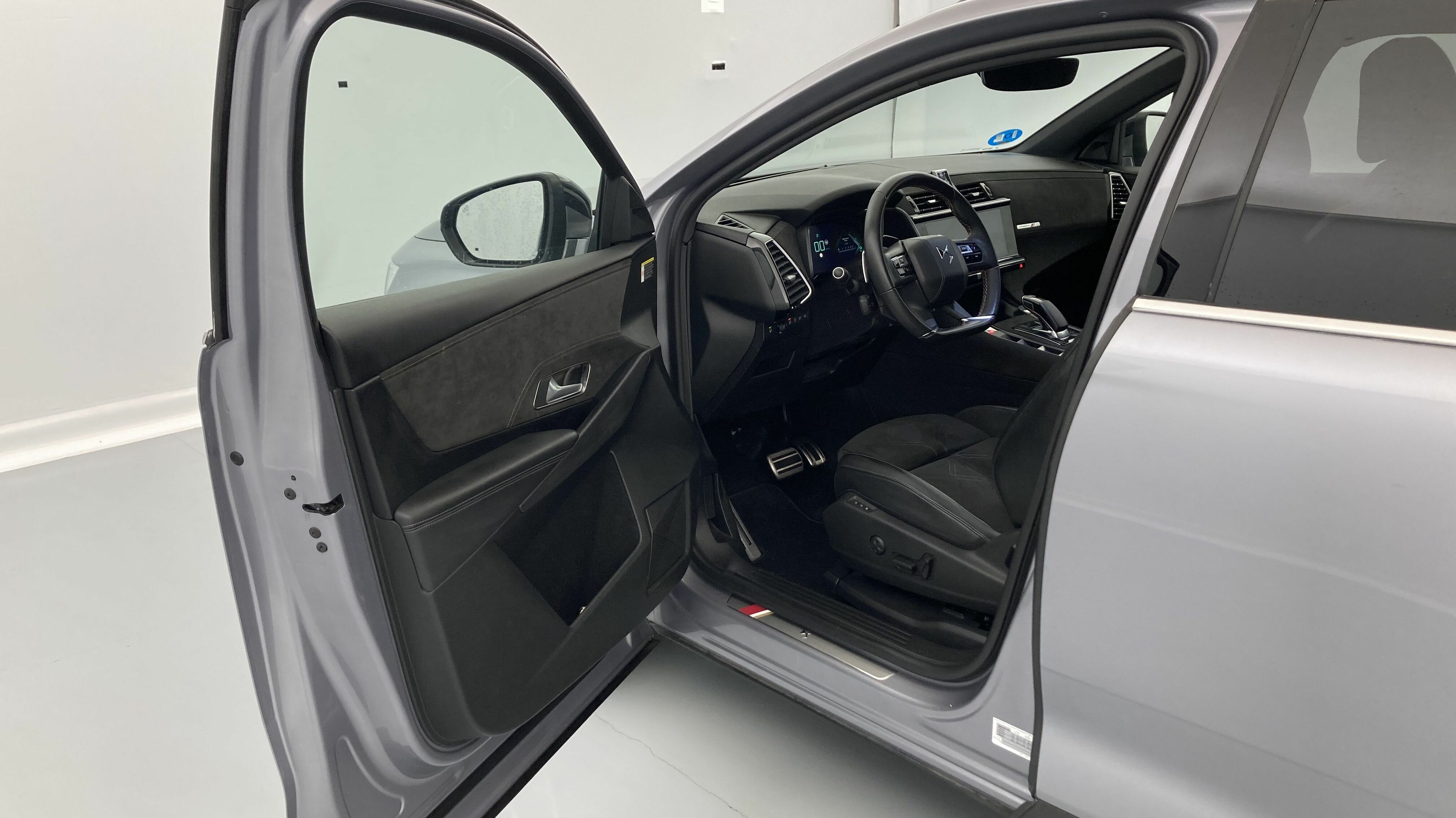ds ds7 crossback performance line + E-TENSE 300 CA 2022 gris artense 10
