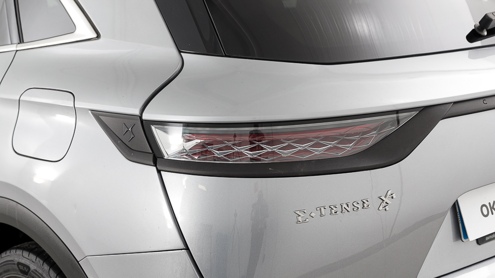 ds ds7 crossback performance line + E-TENSE 300 CA 2022 gris artense 31