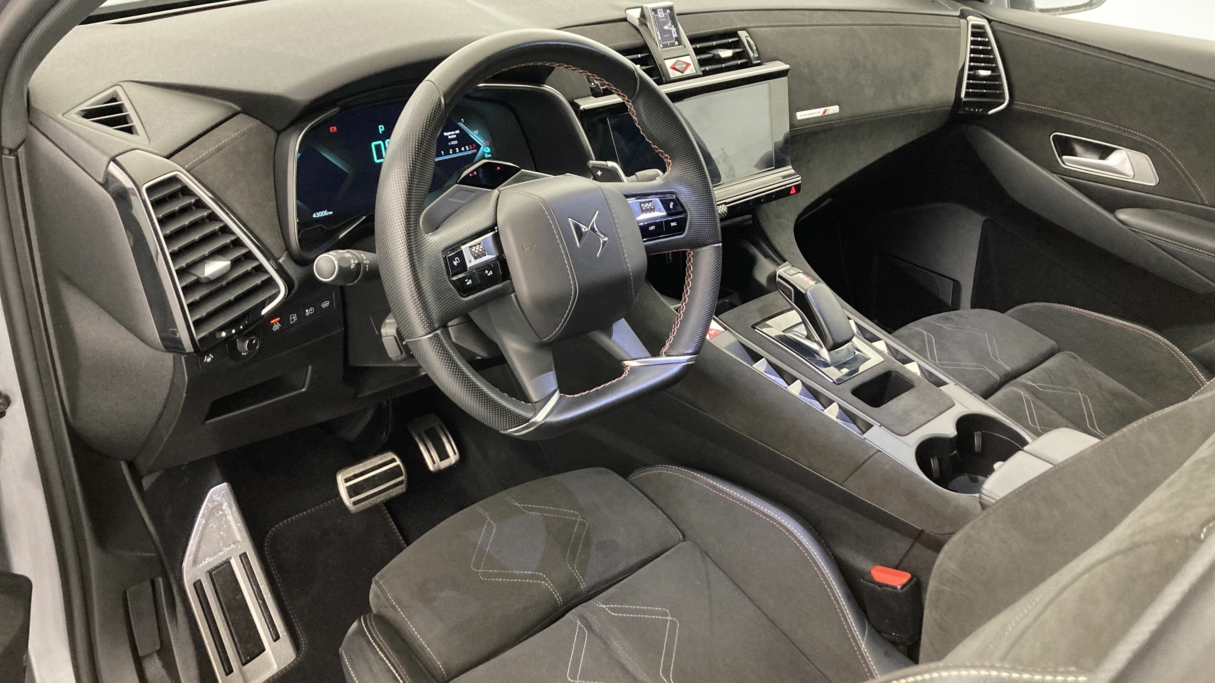 ds ds7 crossback performance line + E-TENSE 300 CA 2022 gris artense 12