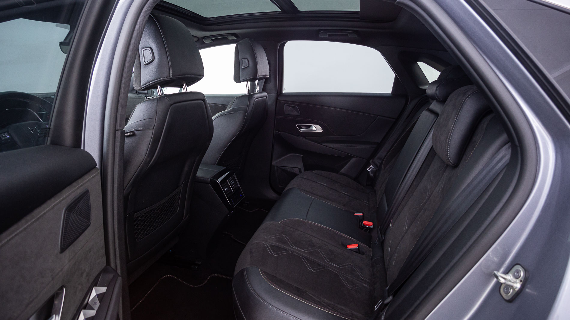 ds ds7 crossback performance line + E-TENSE 300 CA 2022 gris artense 22