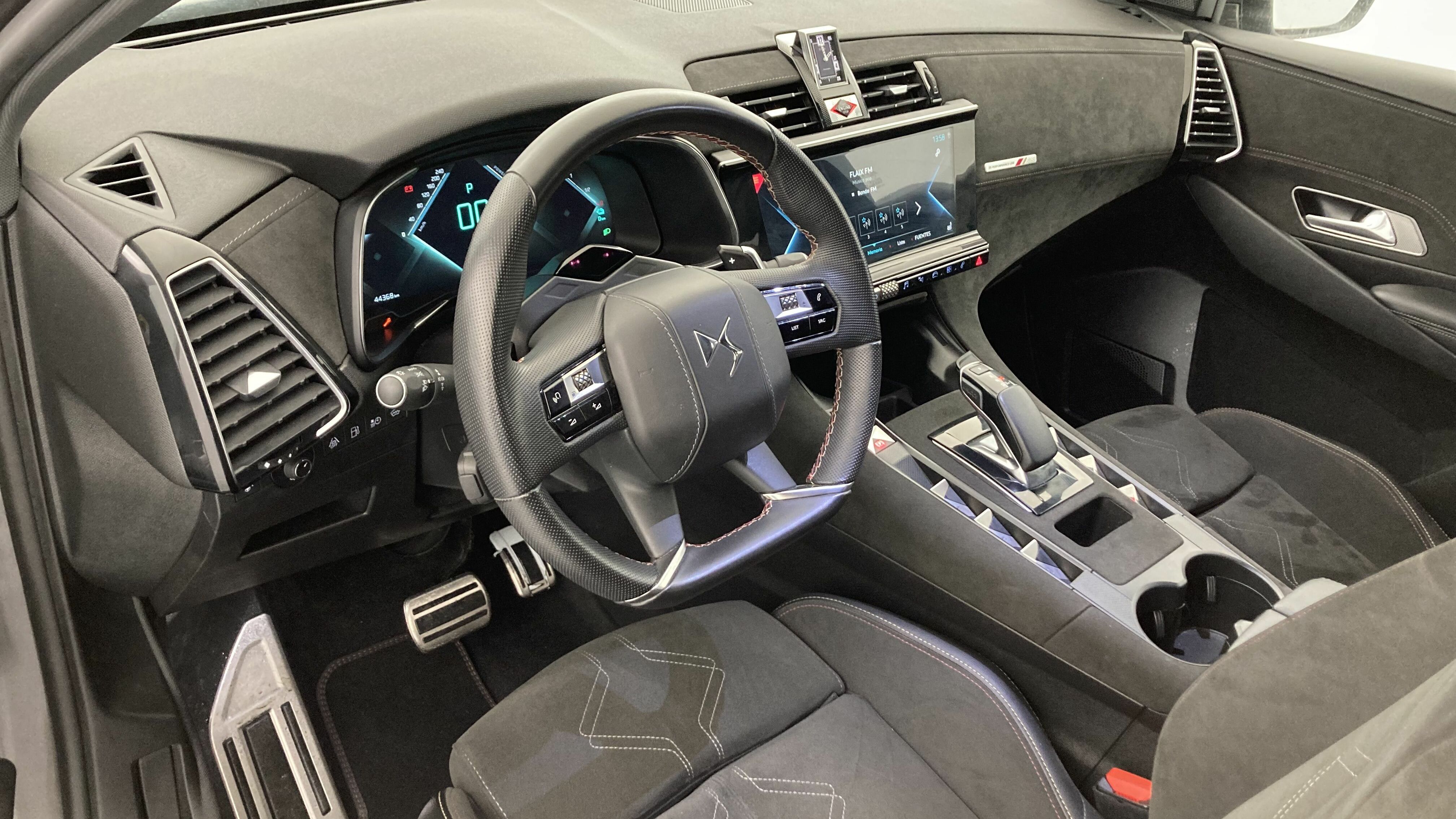 ds ds7 crossback performance line + E-TENSE 300 CA 2022 gris platino 11