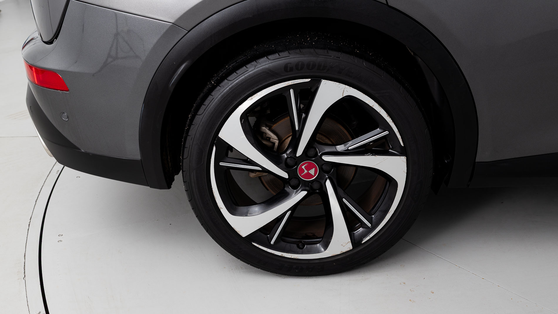 ds ds7 crossback performance line + E-TENSE 300 CA 2022 gris platino 26